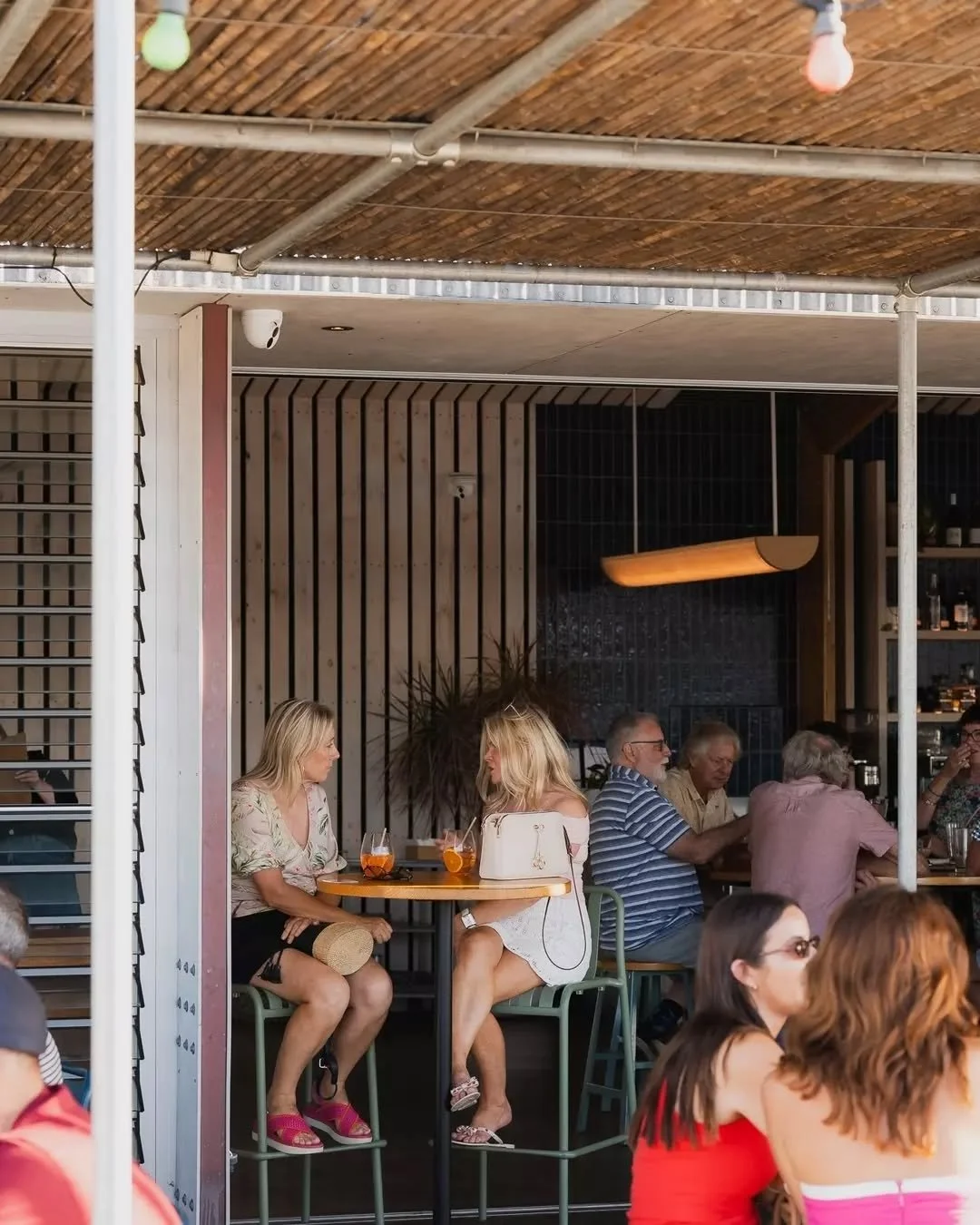 Round up the girls, order a spritz (or two) and let the good times roll🍹🍸