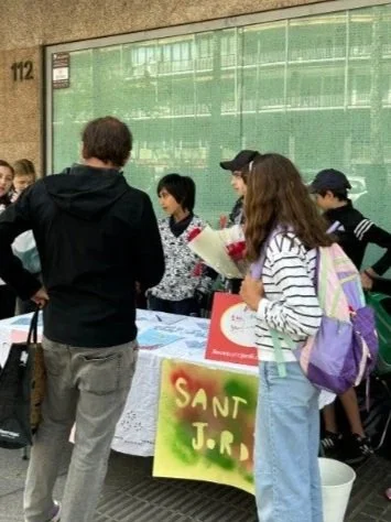 Sant Jordi Rose Selling
