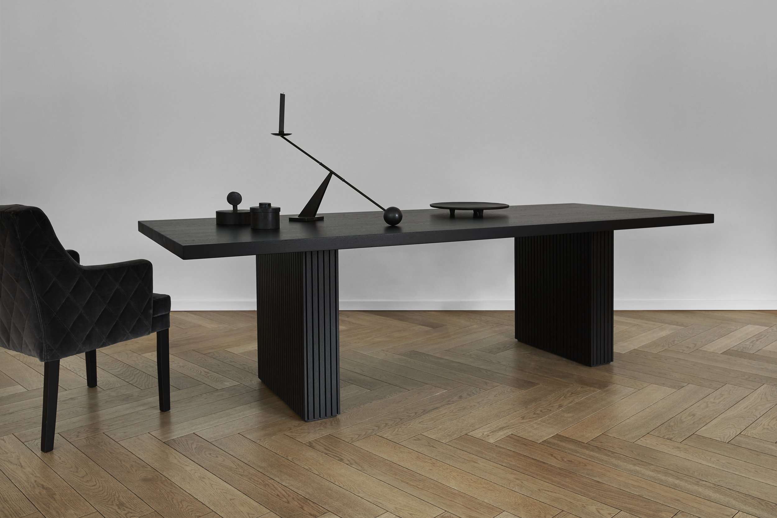 Mossroom Palisade spisebord I sort eg