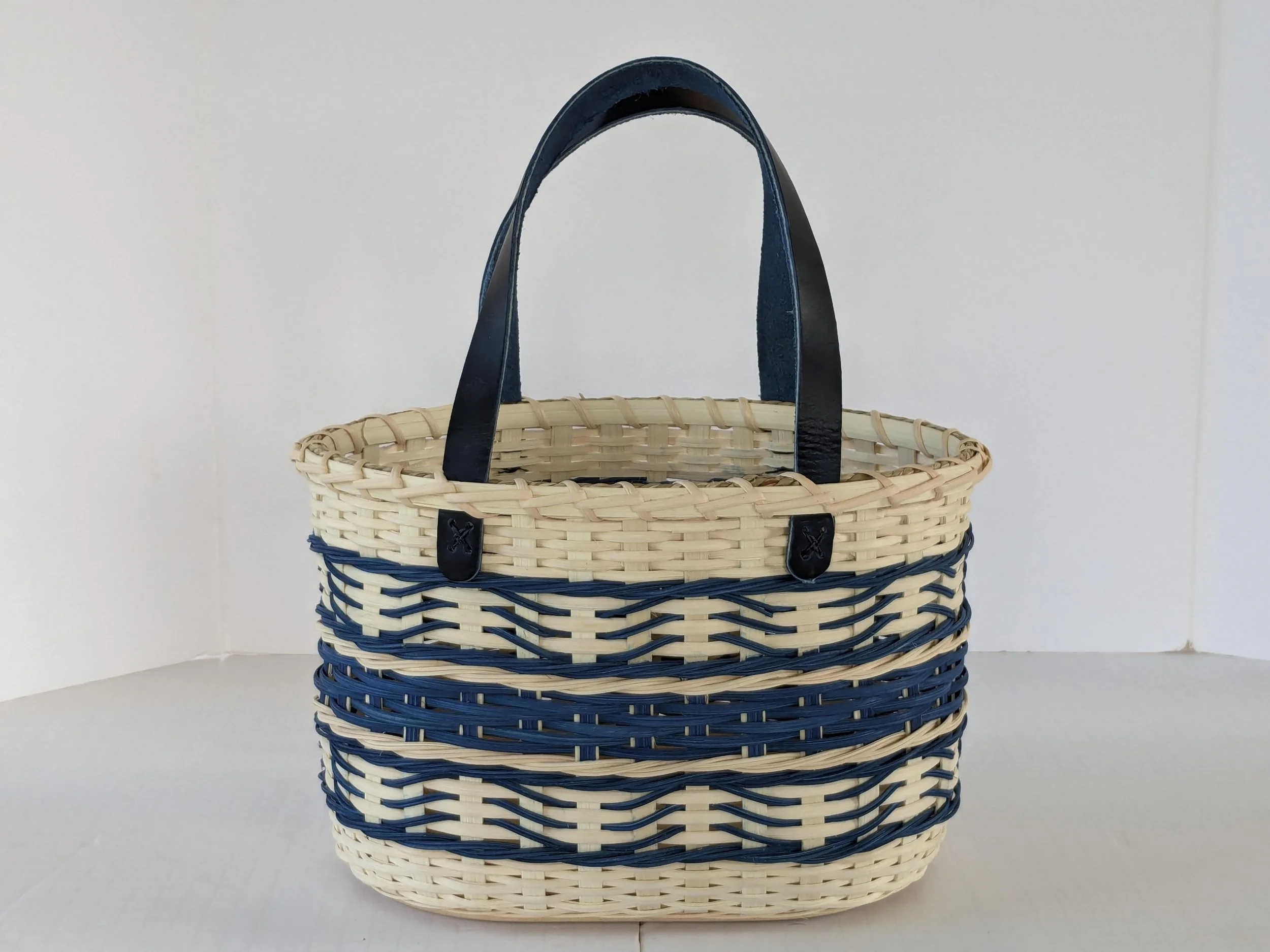 Between the Waves Tote-Pati English.jpg