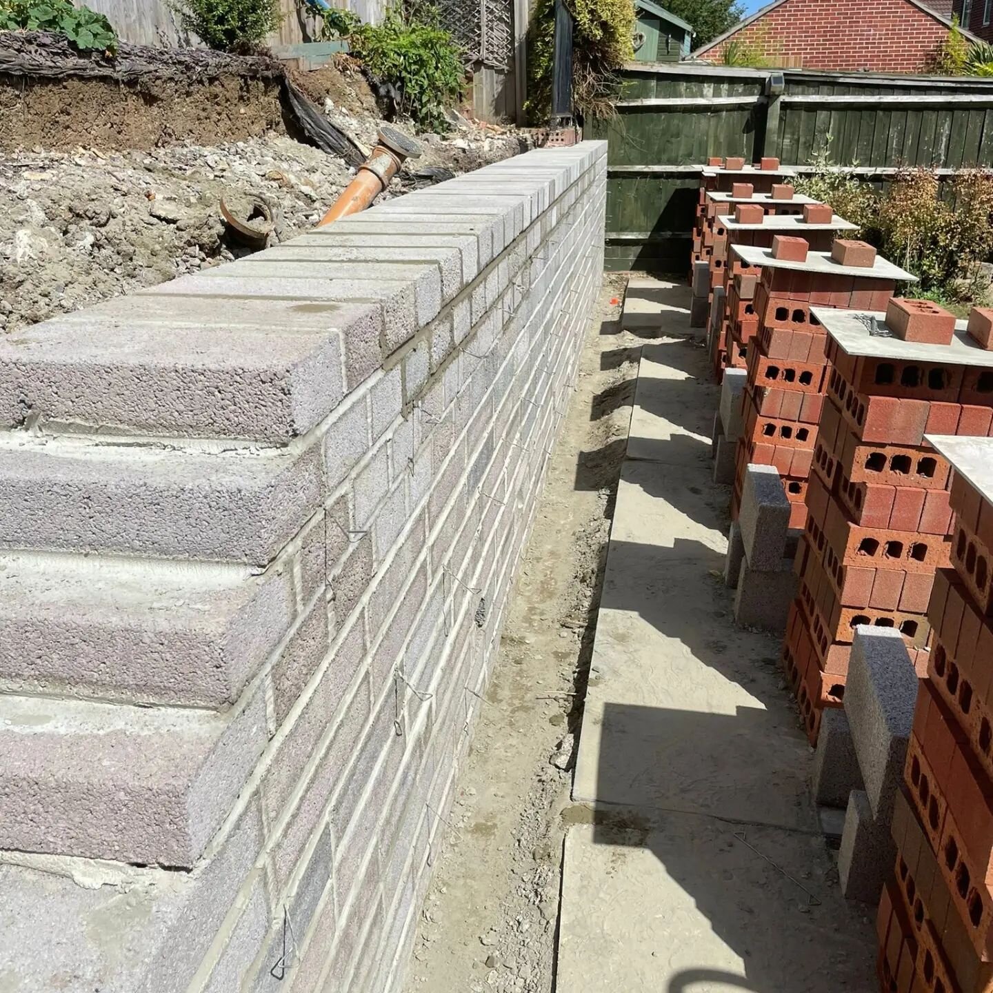 🟠 Garden Project in Combwich 🟠

The team are making good progress 👍🏻 on a garden wall project in Combwich. 

We were asked to dismantle a falling retaining garden wall and rebuild. We took down the wall and laid new foundations with reinforcement