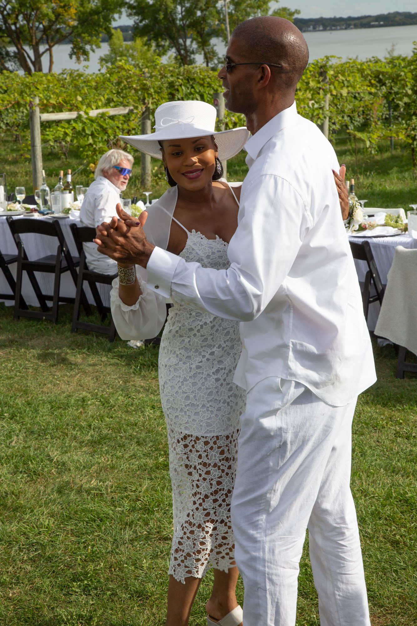dinner-in-the-vine-dancinga.jpg