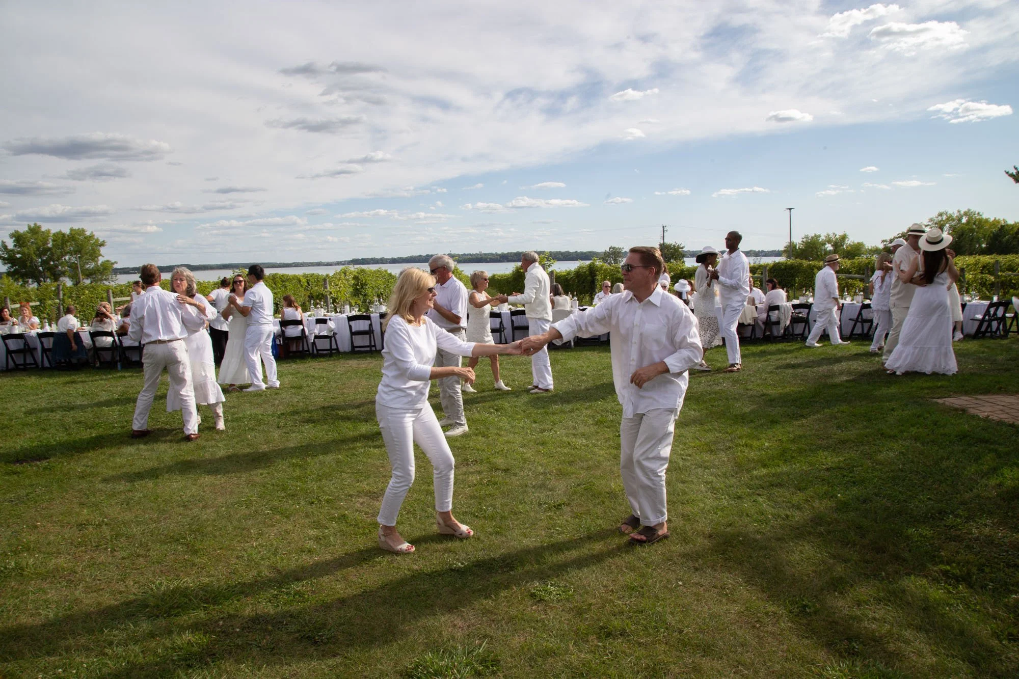 dinner-in-the-vines-dancinga.jpg