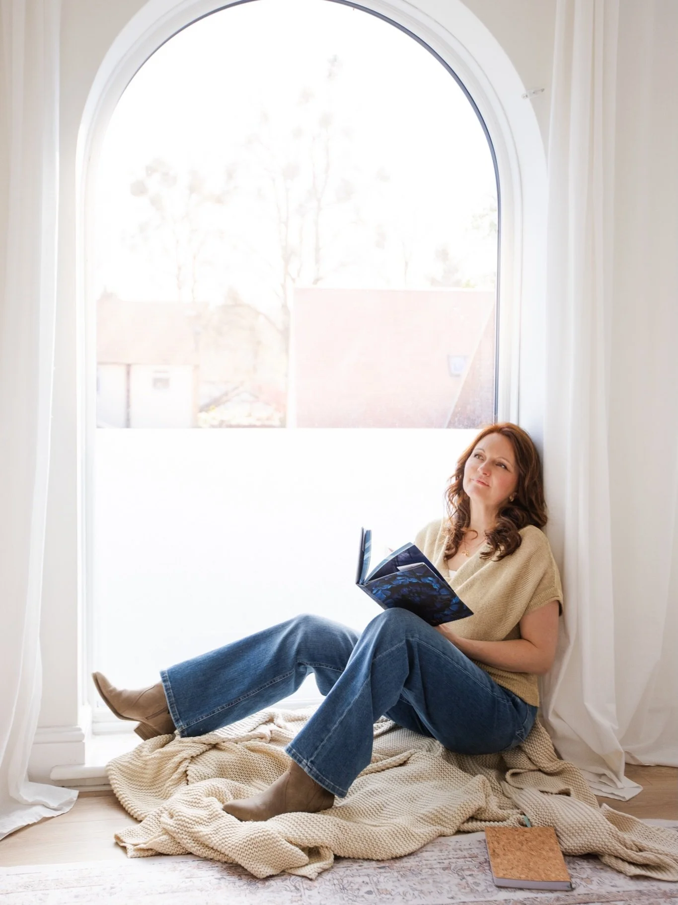 It was a joy to work with local author @el_williamsauthor 

Discussing personal brand and relating that into images that fit with her created images like these. 

I&rsquo;m still in the edit so more are on the way. 

Thank you so much for trusting me