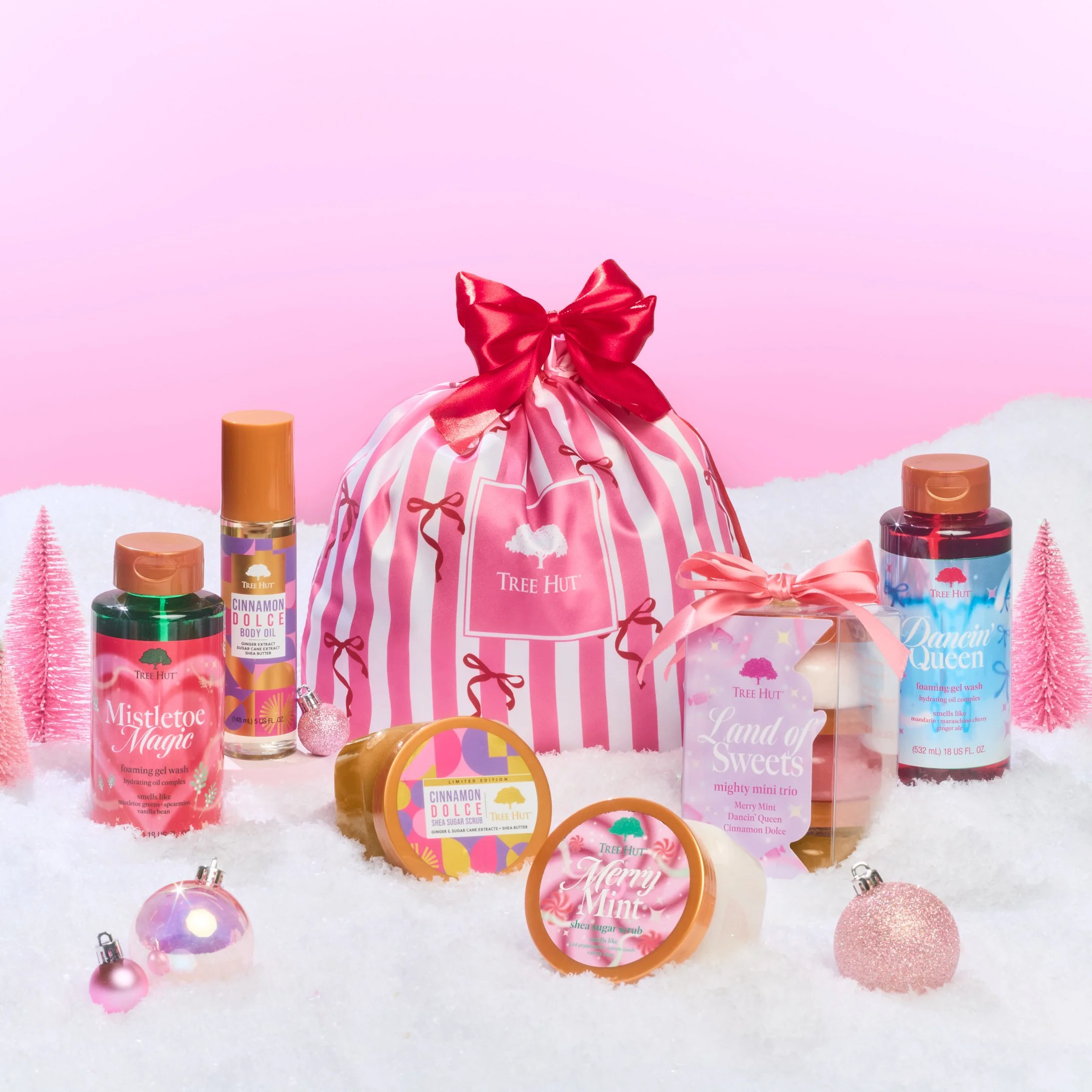 Tree-Hut-UltaGiveaway-GroupShot-NoDecorativeElements-Holiday26-1x1-11295.jpg