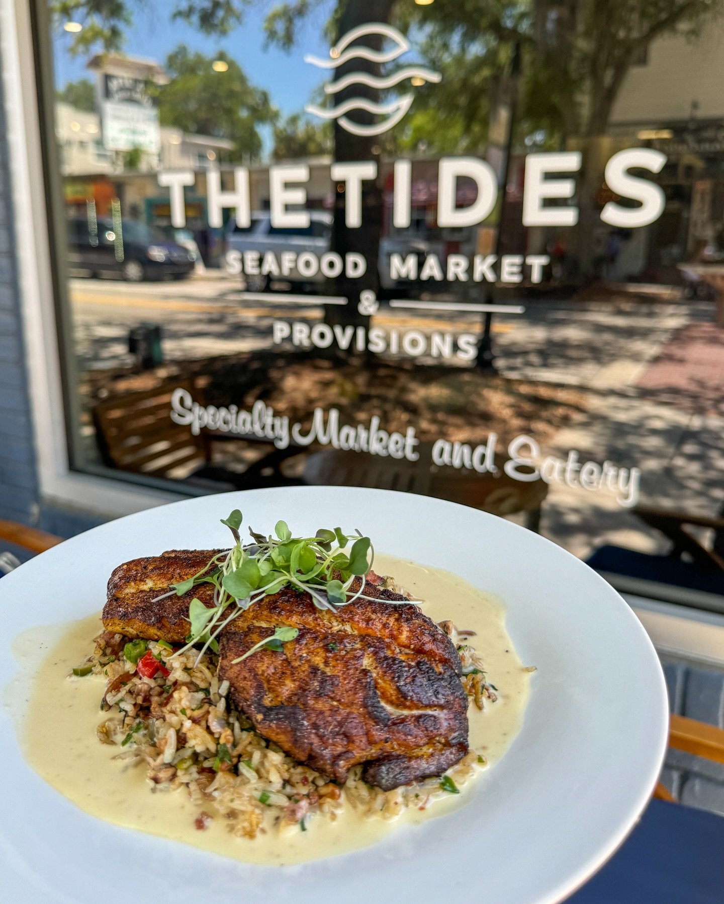 It's a beautiful day for our Blackened Yellowtail Snapper with lemon beurre blanc and pecan dirty rice! 😋 

#TheTidesMarket #SafetyHarbor #SeafoodRestaurant #TampaEats #TampaFoodie #TBeatsout #Snapper