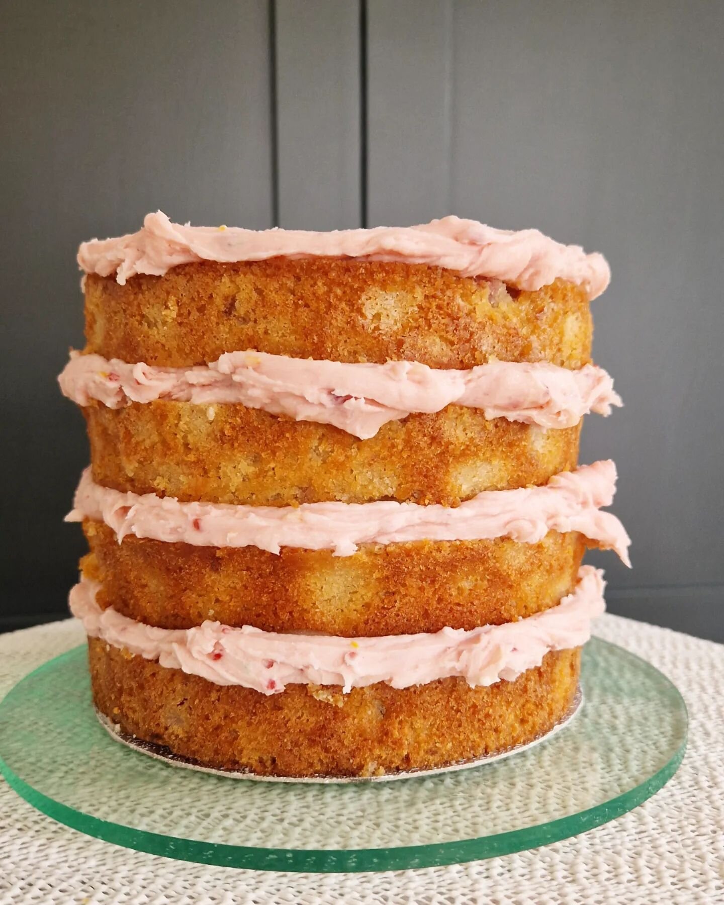 🩷 Sunshine Cake 🩷

Lemon, Almond &amp; Raspberry Layer Cake

It's got to be the sunniest flavour on the menu - perfect for a wedding or garden party. 

It continues to be our most popular flavour.

And here's why....

Lemon &amp; Almond Sponge Stud