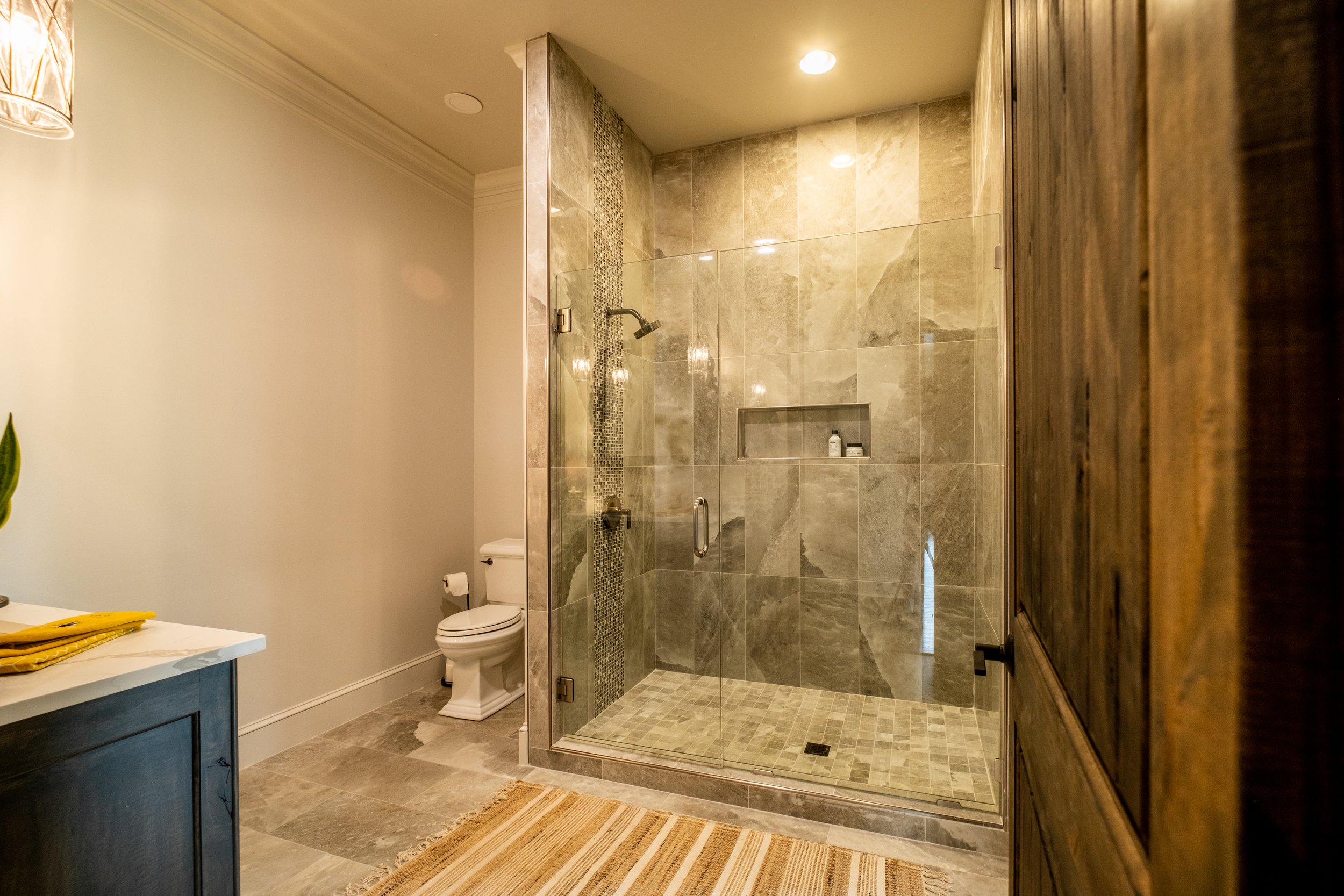 Guest bathroom, walk-in shower and toilette.