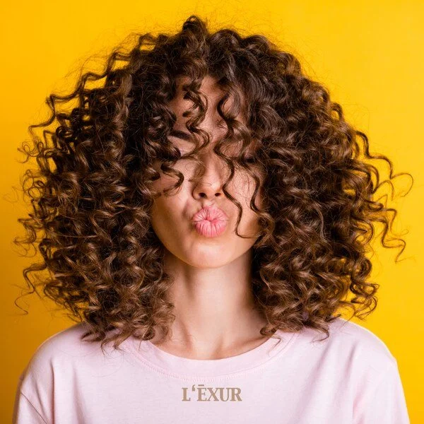 Definierte Locken nach Curly Fluid Leave-in