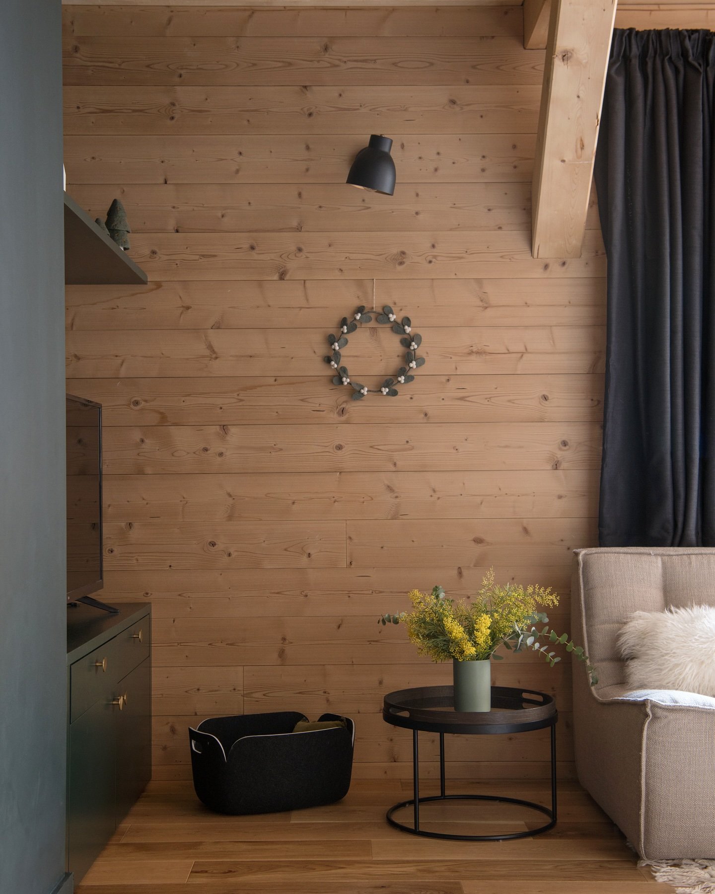 Am&eacute;nagement d&rsquo;un Chalet &agrave; Peisey - Nancroix

Changeons totalement d&rsquo;univers&hellip; 🏔️✨

Claire nous a confi&eacute; la mission d&rsquo;am&eacute;nager enti&egrave;rement son chalet, avec pour objectif : cr&eacute;er un esp
