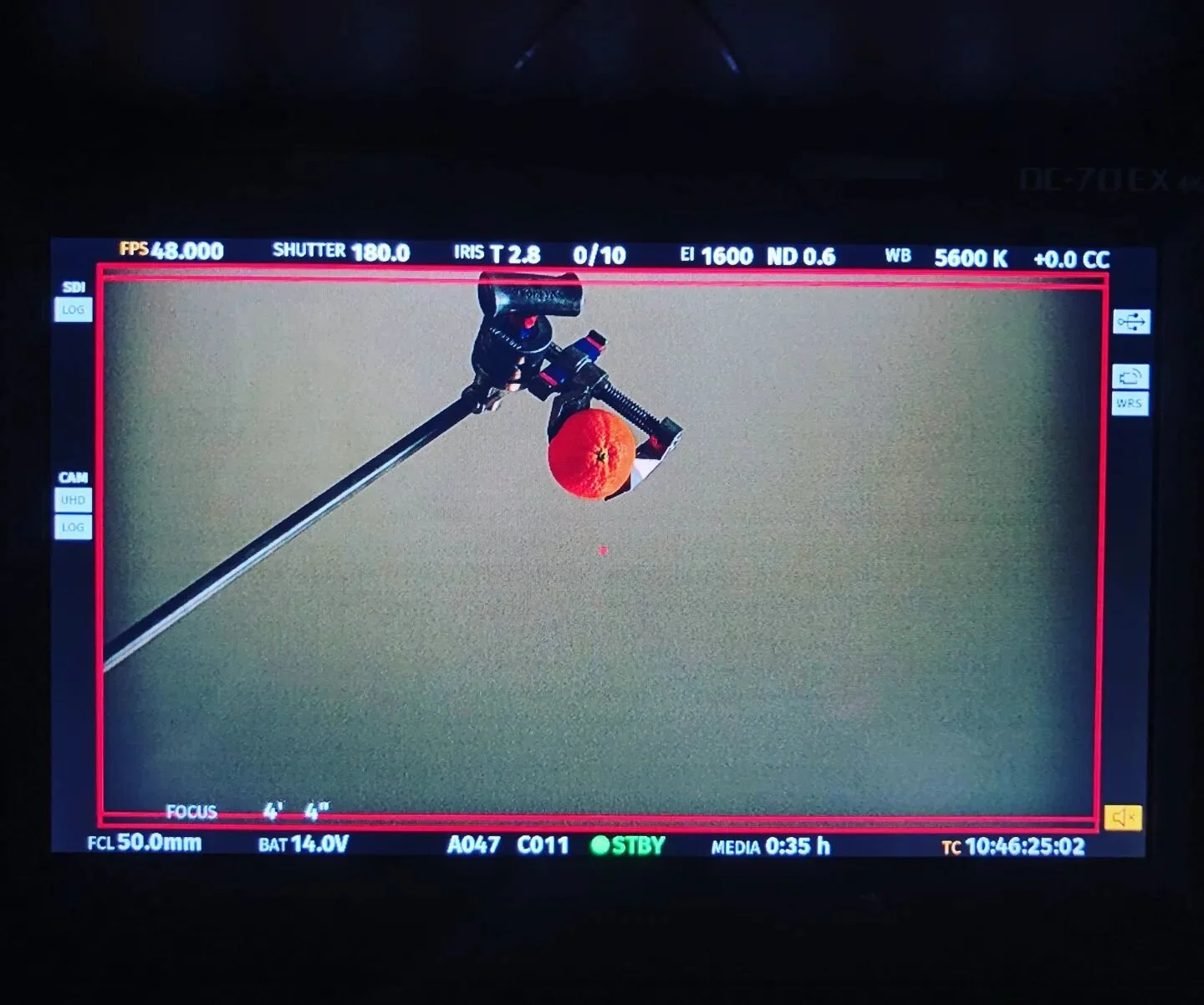 When oranges must fall from the sky.
📷 @jasonculver
#independentfilm #indiefilm #chicagofilm #postpartum #comedyfilm #featurefilm