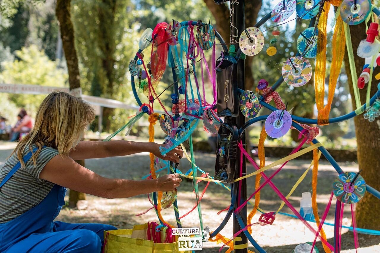 No &acirc;mbito do Cultura na sua Rua a Mata Nacional dos Sete Montes em Tomar recebeu durante esta manh&atilde; duas oficinas, com o objetivo de sensibilizar para o pensamento criativo e consci&ecirc;ncia ambiental/ecol&oacute;gica.
Trata-se de um p