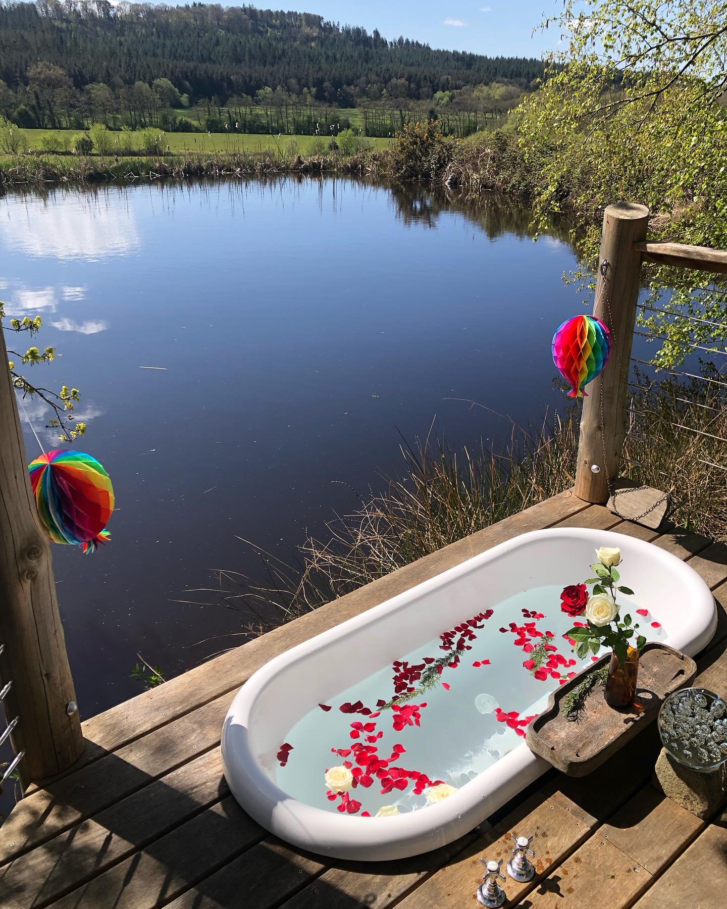 This is the unbelievably magical spot where I spent my birthday weekend. ⁣⁣
⁣⁣
It&rsquo;s a gorgeous luxury cabin beside a pond in a beautiful part of Somerset and it comes equipped with everything you could possibly imagine - and a few things you ha