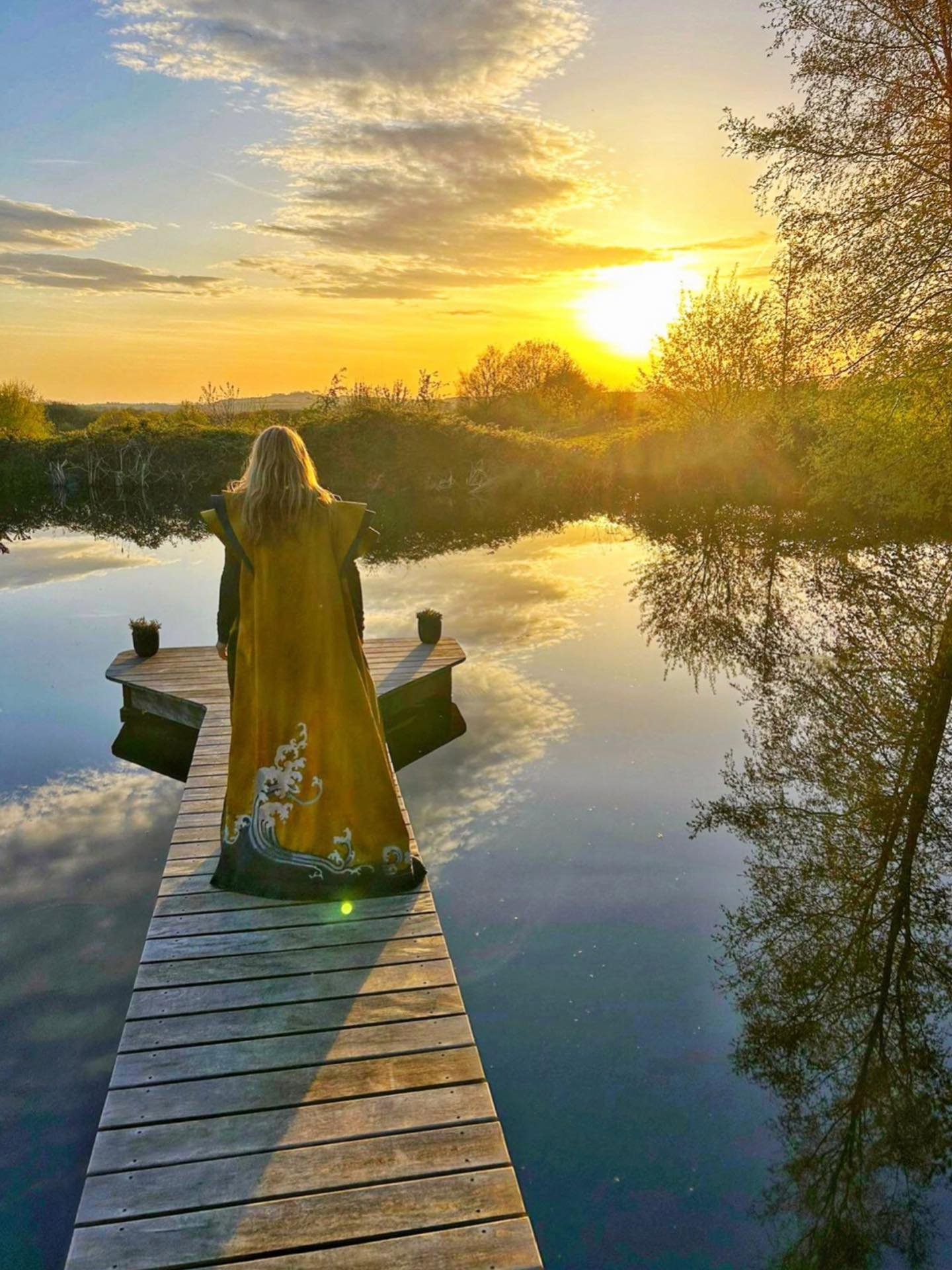 I help people design their own unique path filled with moments of meaning. ⁣
And because all paths are unique, this process is always bespoke.⁣
⁣
When we begin, I create a set of tailored questions that take you on a deep dive, designed to reveal whe