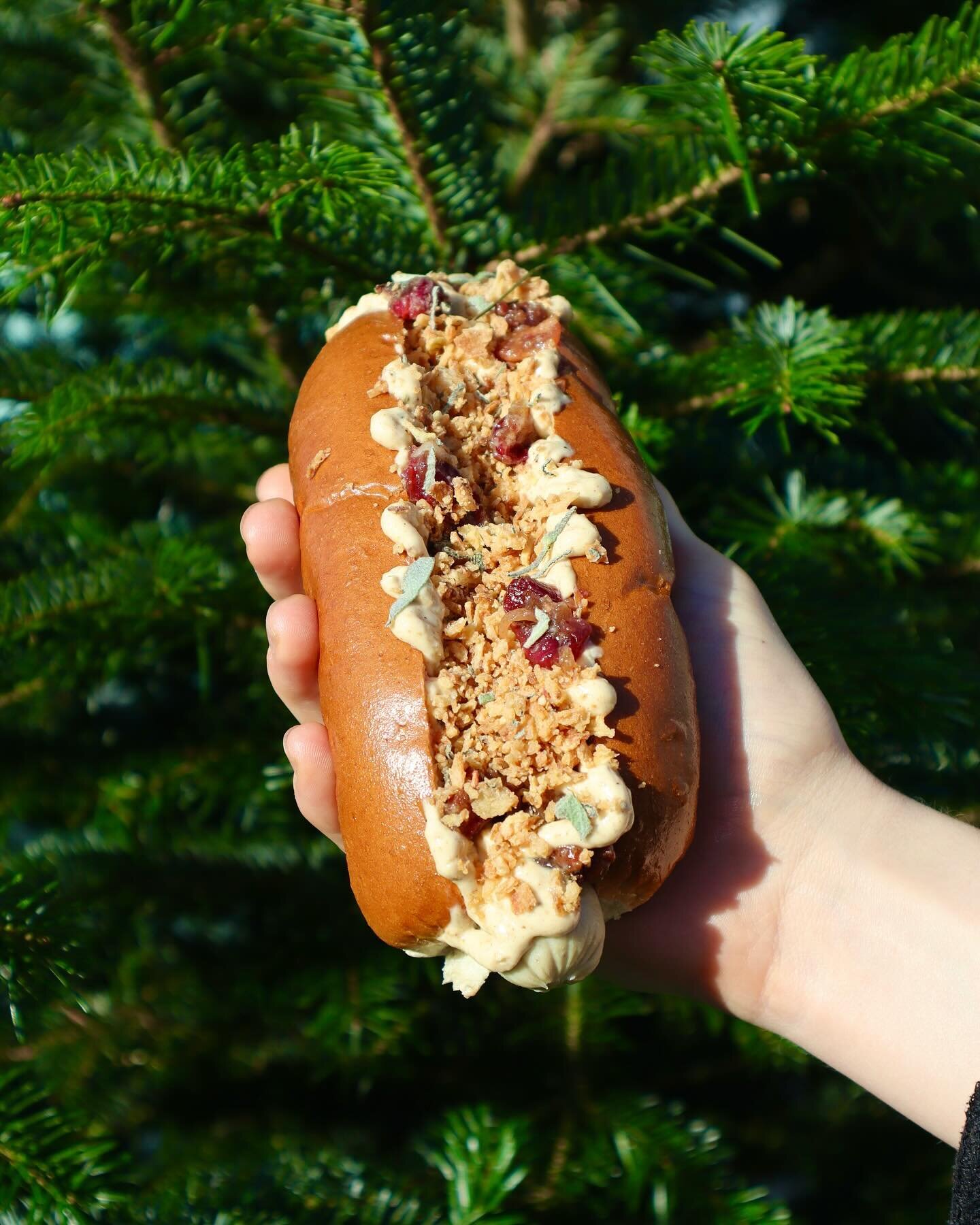 Launching tomorrow! 

🎄The Festive Dog🎄 

Ready for the @wappingwharf Christmas lights switch on! 

This dog will be available throughout the festive period.

Swipe for description ➡️
.
.
.
.
.
.
#wappingwharf #bristolchistmas #festivehotdog #brist