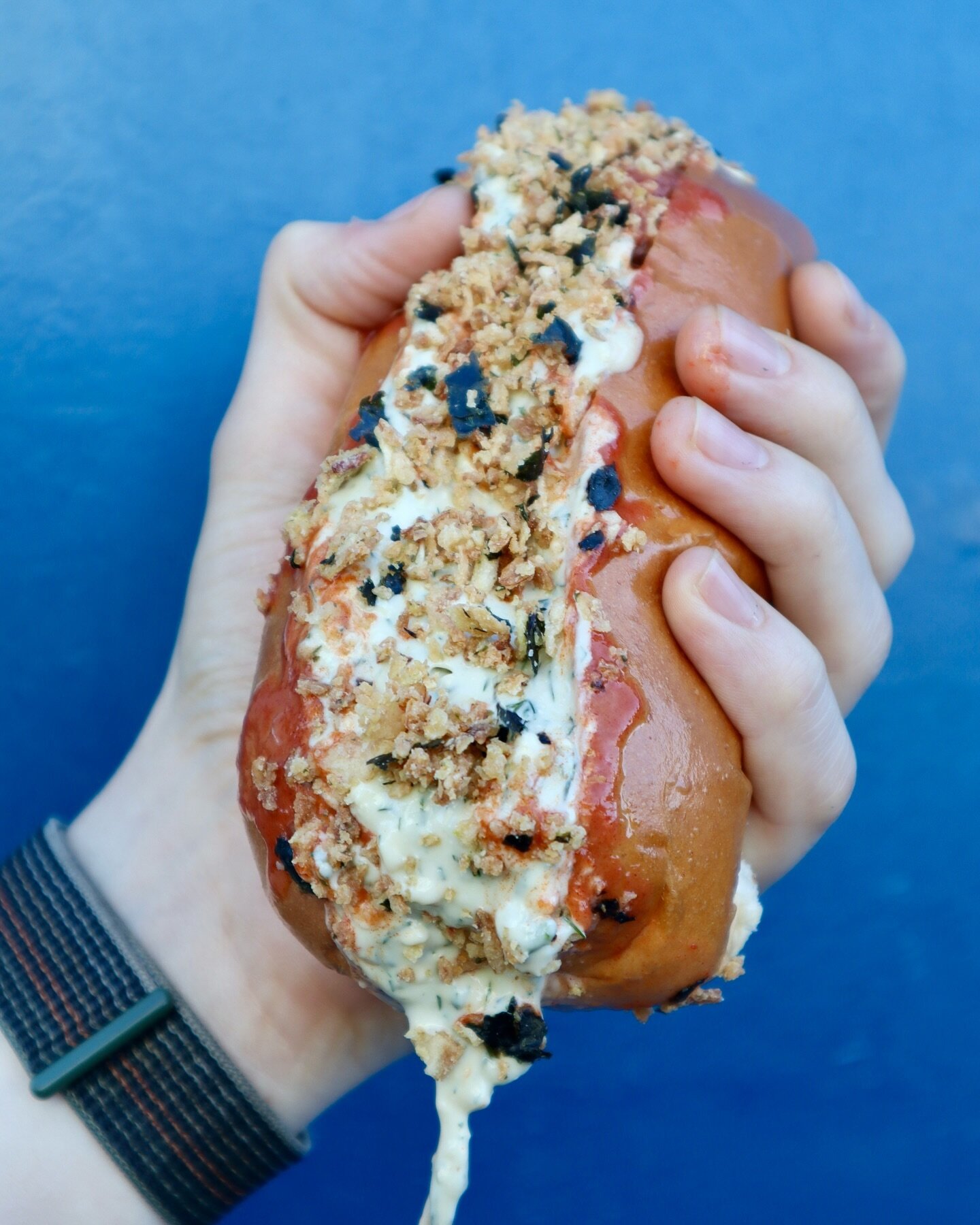 Roses are red, hot dogs are blue&hellip;

Open all weekend at wapping wharf as usual. Pop in and sample one of our classics!

.
.
.
.
.
.
#feelingblue #hotdogs #wappingwharf #bristolfood #bristolfoodie #bristolsmallbusiness #fastfooduk #bluecheese #b