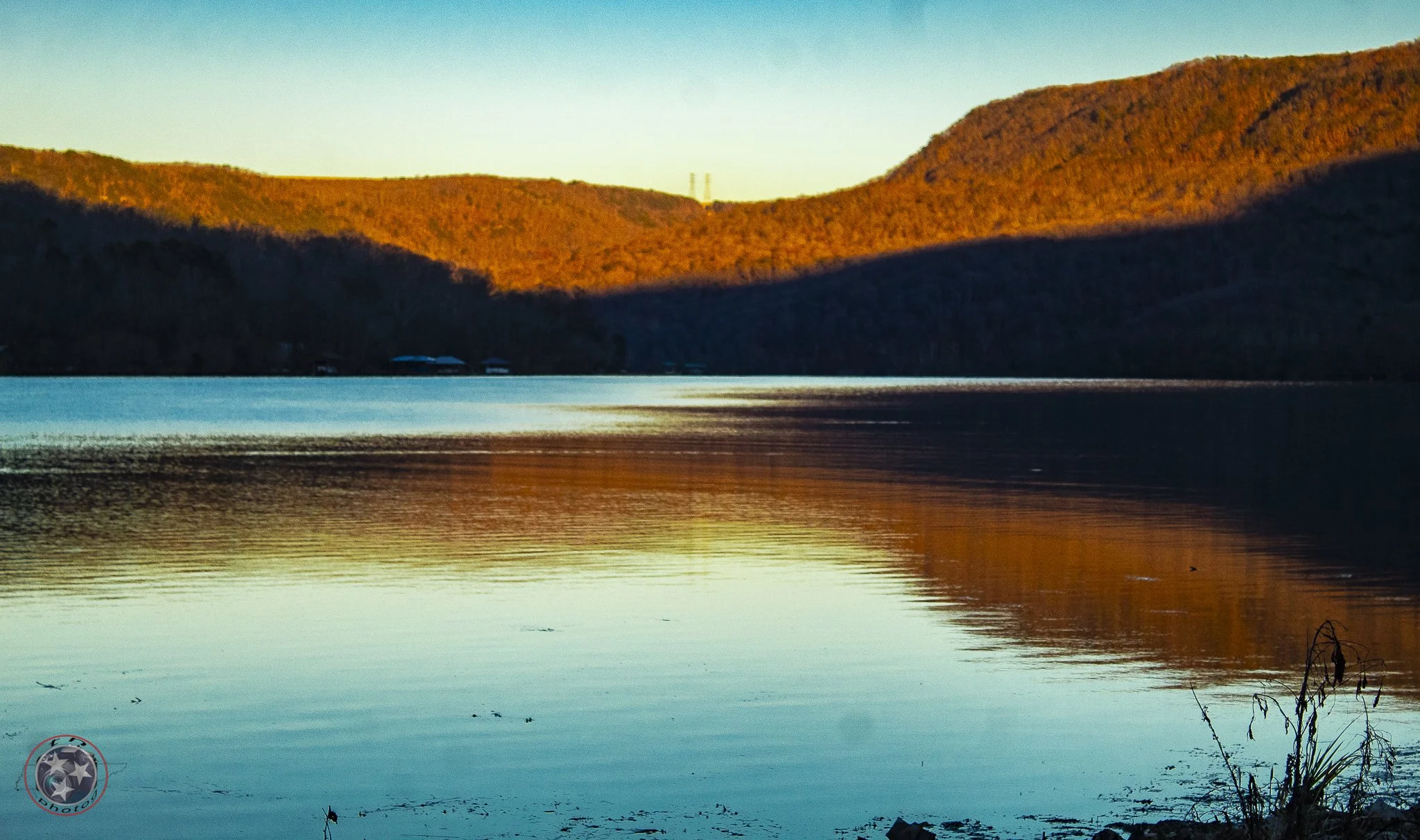 Sunset on the Tennessee River - download as a screensaver