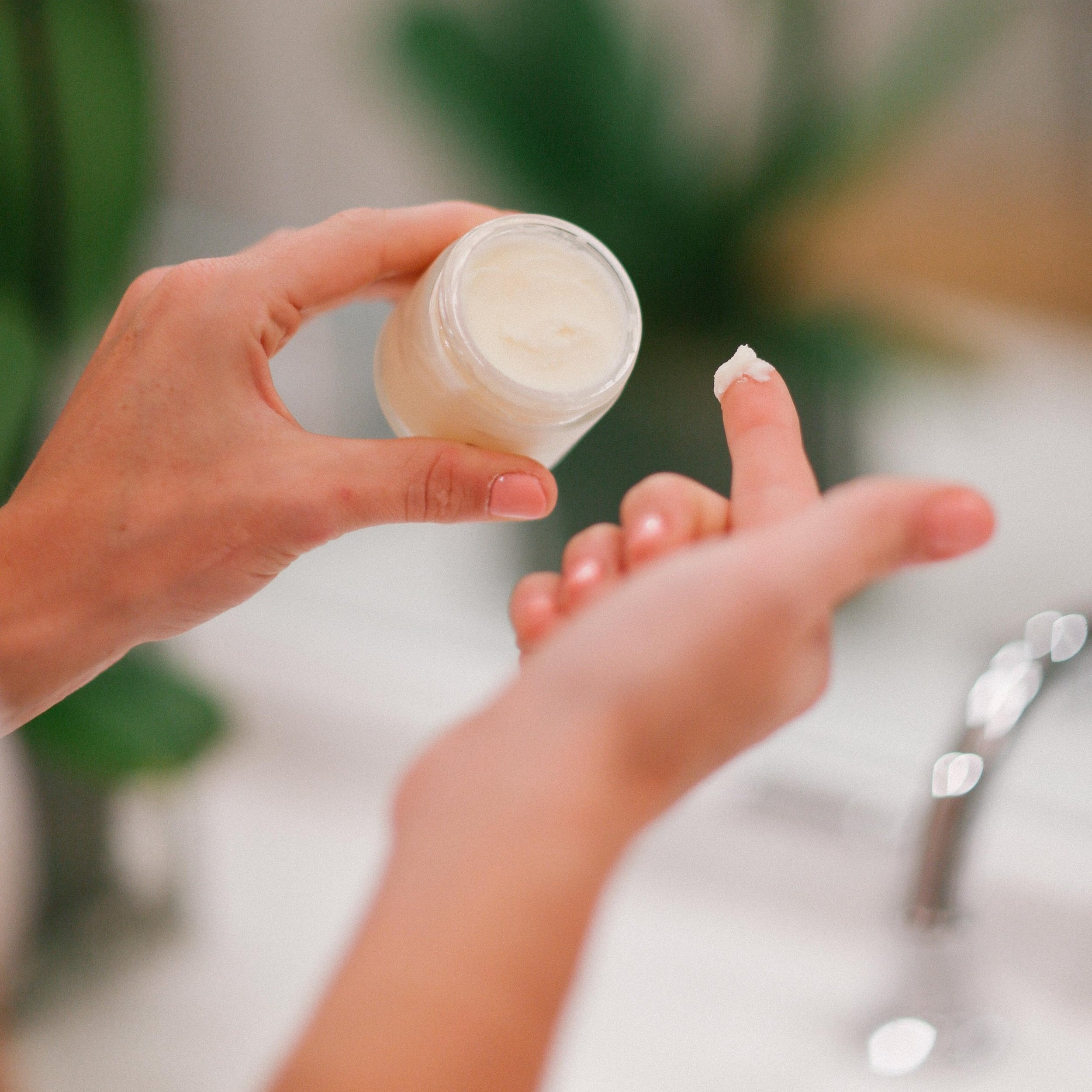 Coco%26Guy+jar+%26+finger.jpg
