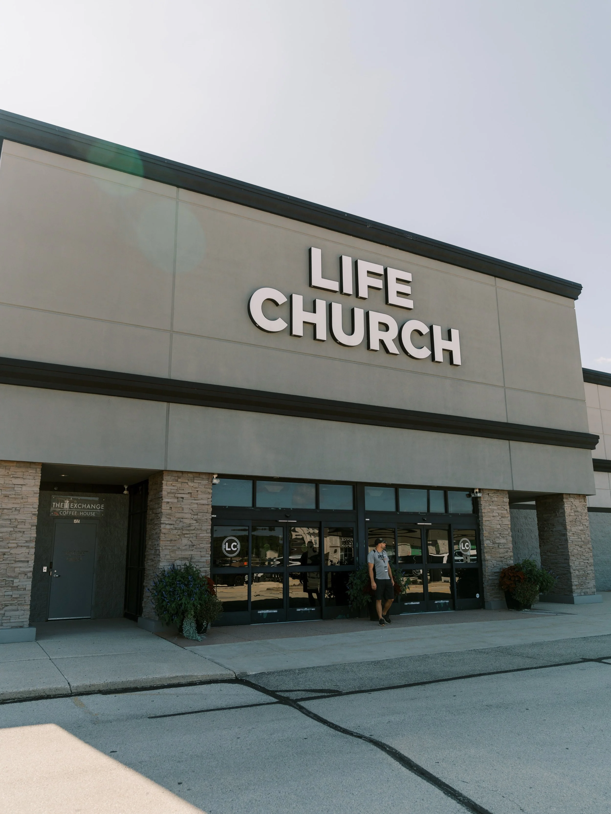 3 things you&rsquo;ll always experience at Life Church: 

- Joy. Jesus = joy and so are our services!
- Presence. We don&rsquo;t rush, we pray the Holy Spirit would move in each of our services. 
- Connection. We are warm and welcoming! Find your peo
