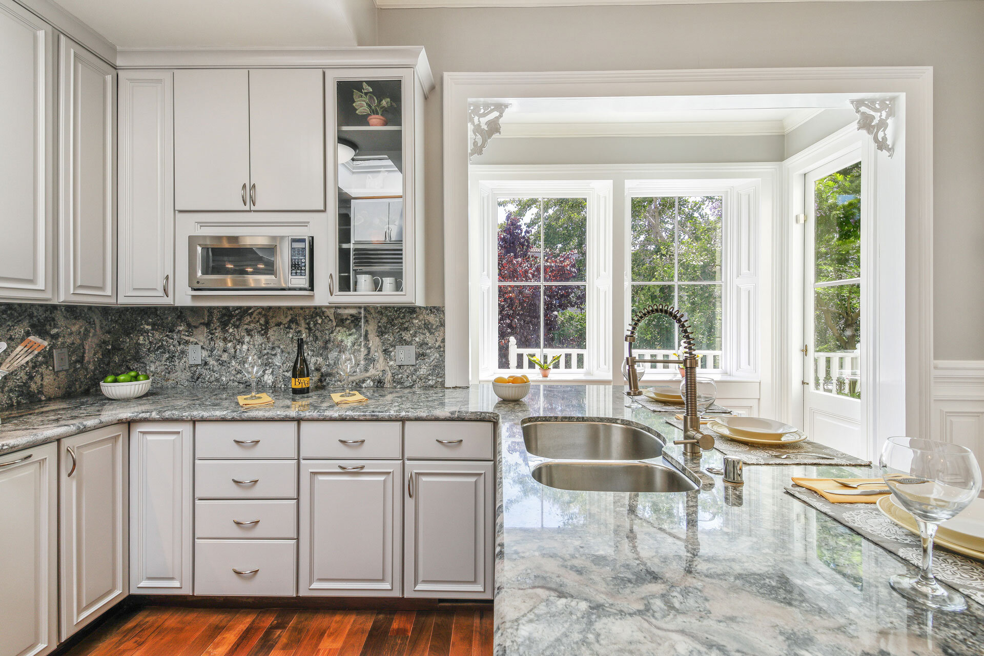 Real Estate Photography by Radiant Photo Video, Home Interior, White Marble Kitchen, San Francisco Bay Area