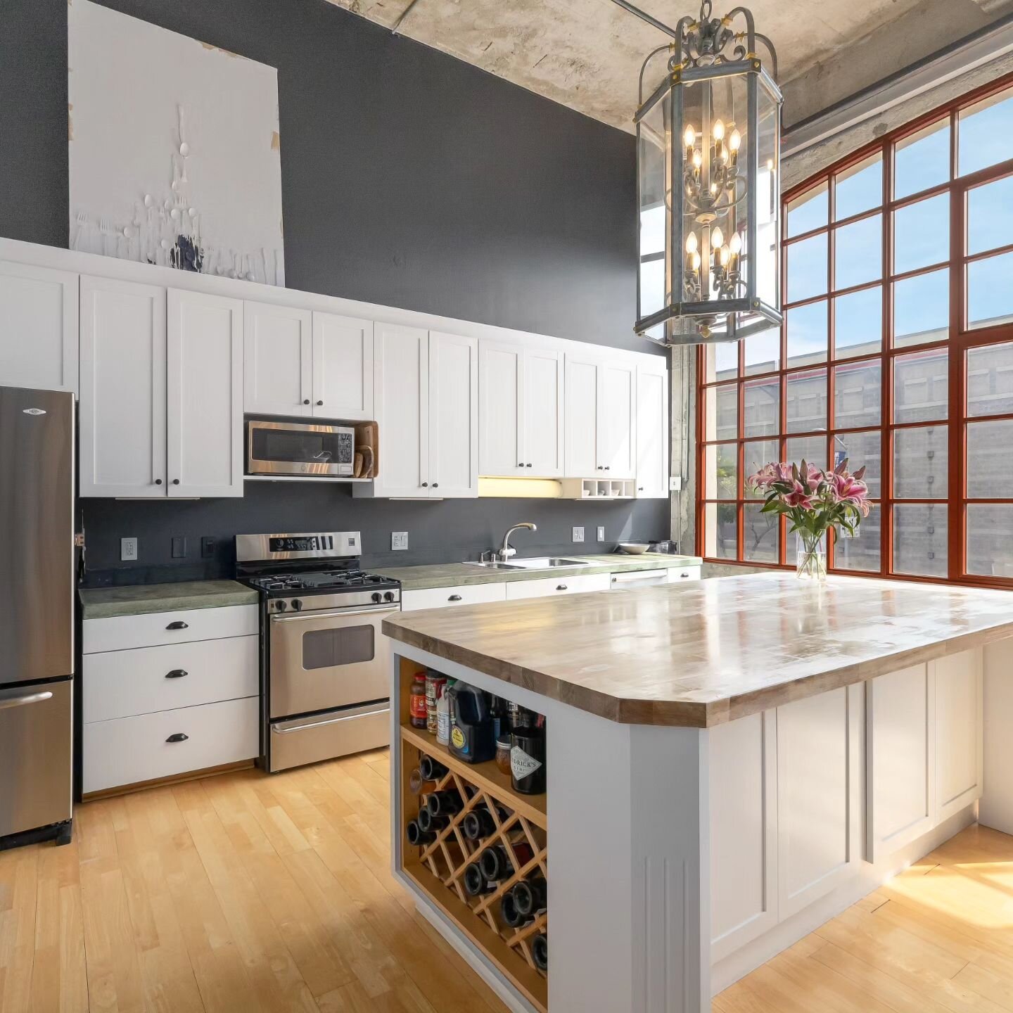 The kitchen is the heart of the home. Many homes are sold on the kitchen alone.

In real estate, your visuals are the heart of marketing. Don't settle for run-of-the-mill real estate photography. 

Give your clients what they deserve, professional re