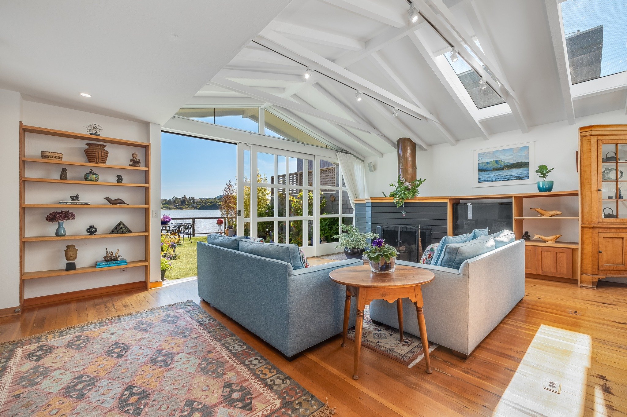 Client Spotlight: Zachary Cohn

Welcome to fabulous 10 Commodore Marina! This lovely and spacious 3 bedroom and 2 bath floating home offers a unique blend of comfort &amp; breathtaking views. 

10 Commodore
3 Bedrooms 2 Baths 1,916 Sqft

Every Proper