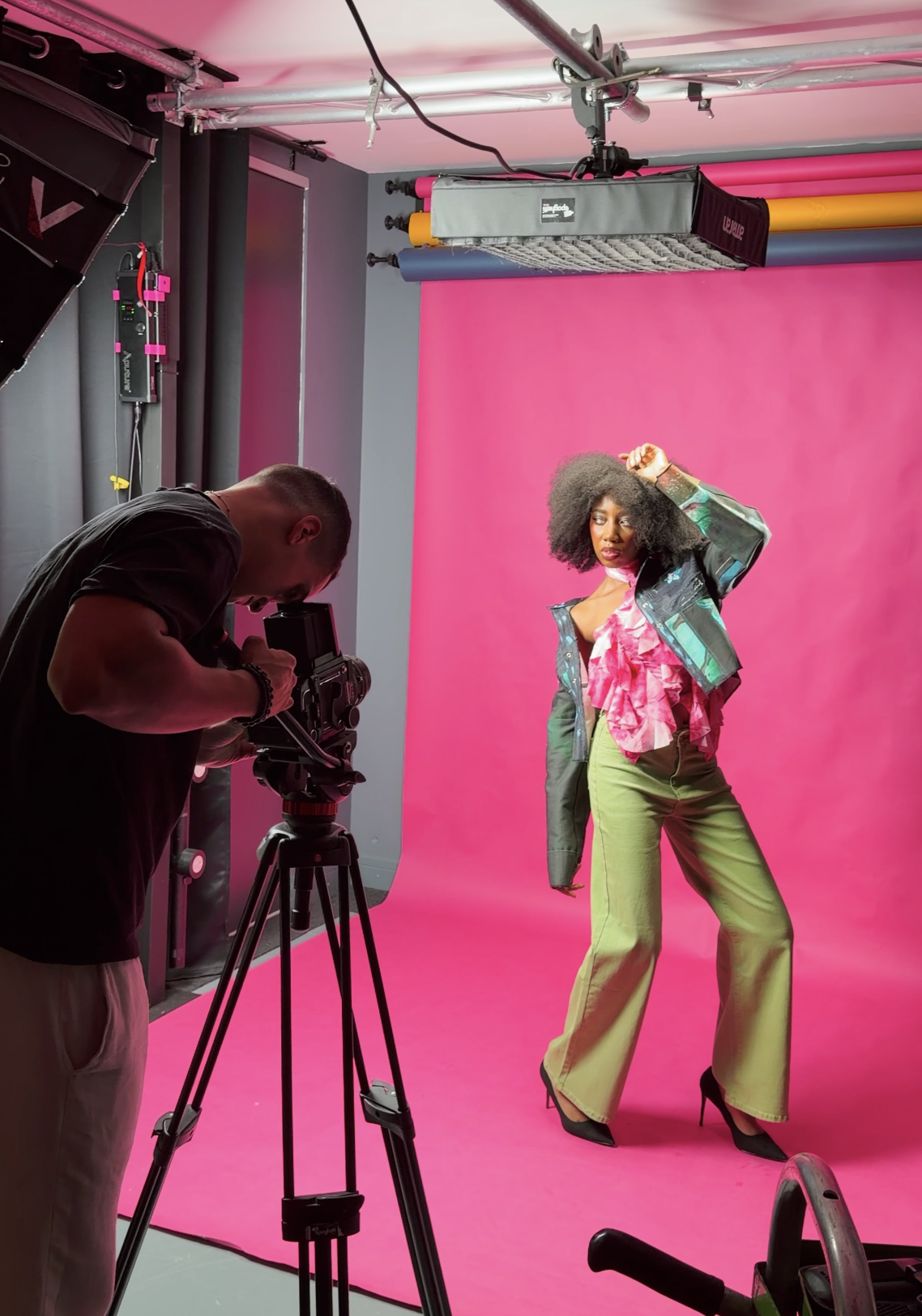BEHIND THE SCENES PHOTOSHOOT IN STUDIO BOX