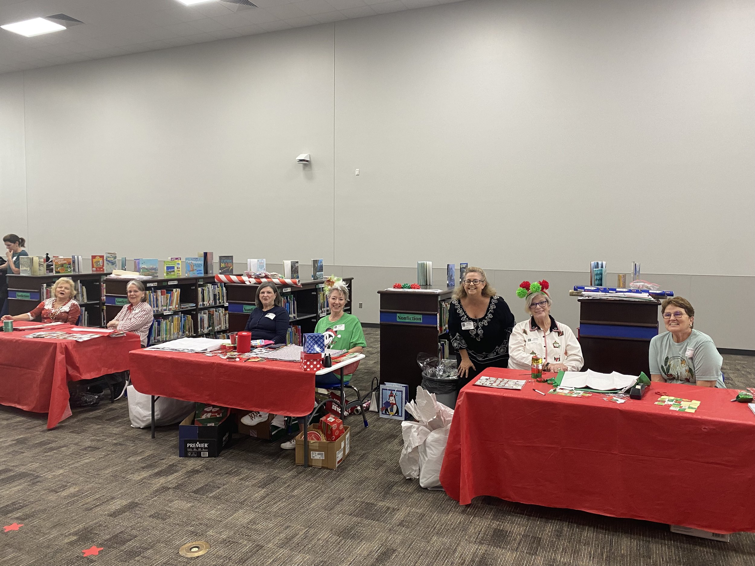 HOLIDAY SHOP 14.jpg