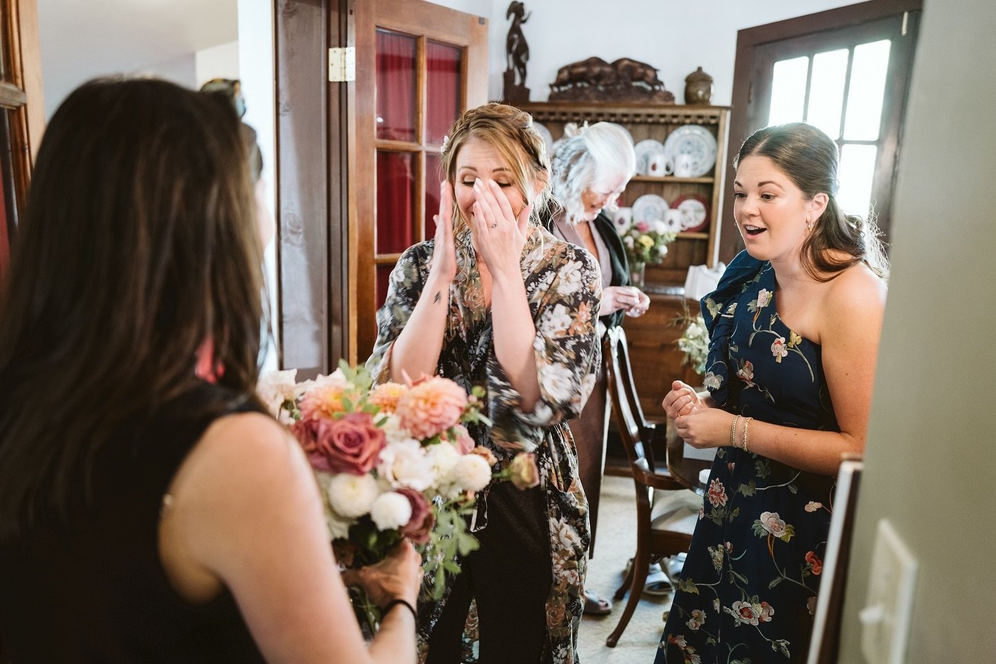 Delivering the bridal bouquet is always such a butterfly-filled moment (floral friends, do you agree??) The culmination of many conversations, getting to know my clients, picking the very best of the blooms and designing specifically with the person 