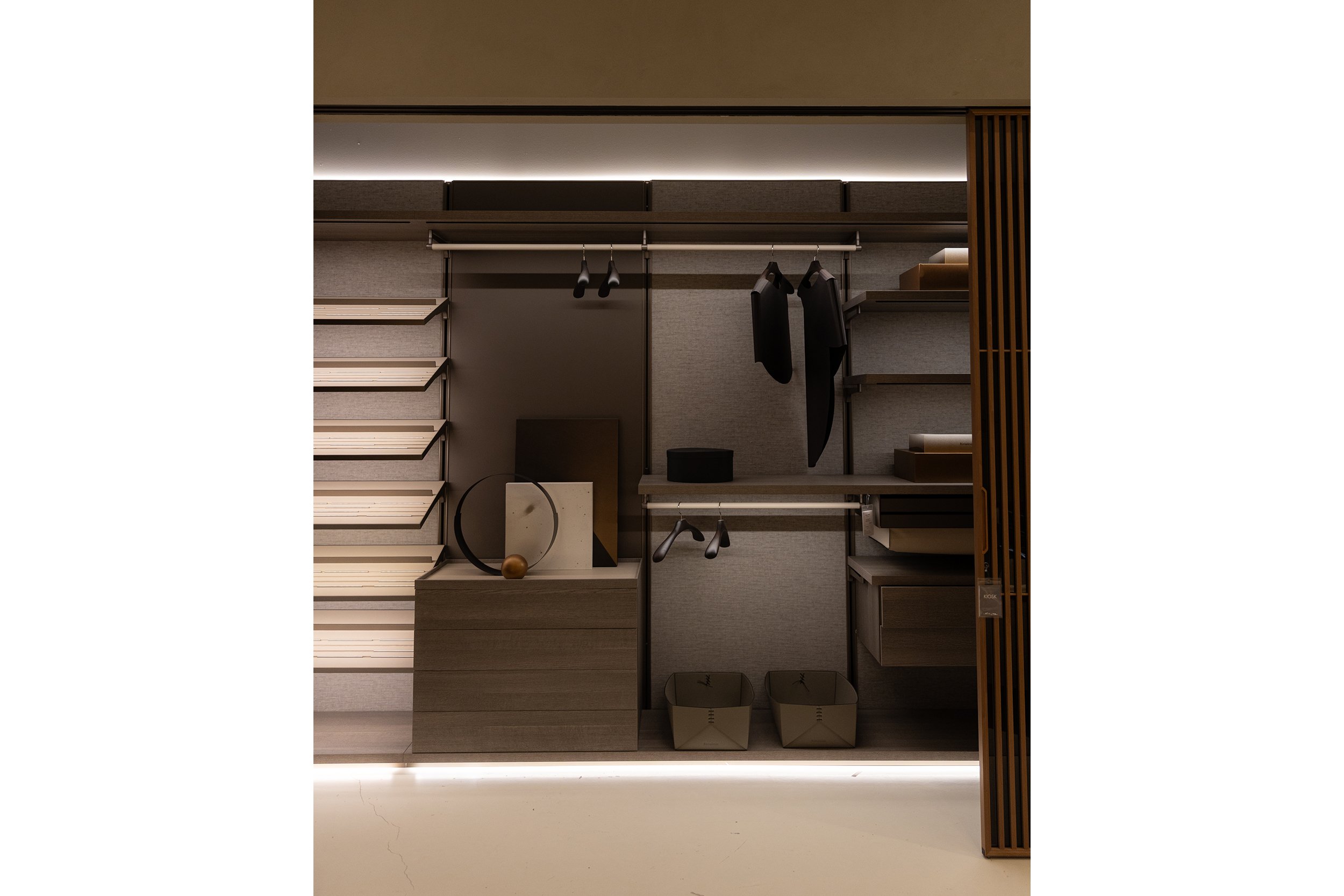 DRESS BOLD WARDROBE BY RIMADESIO