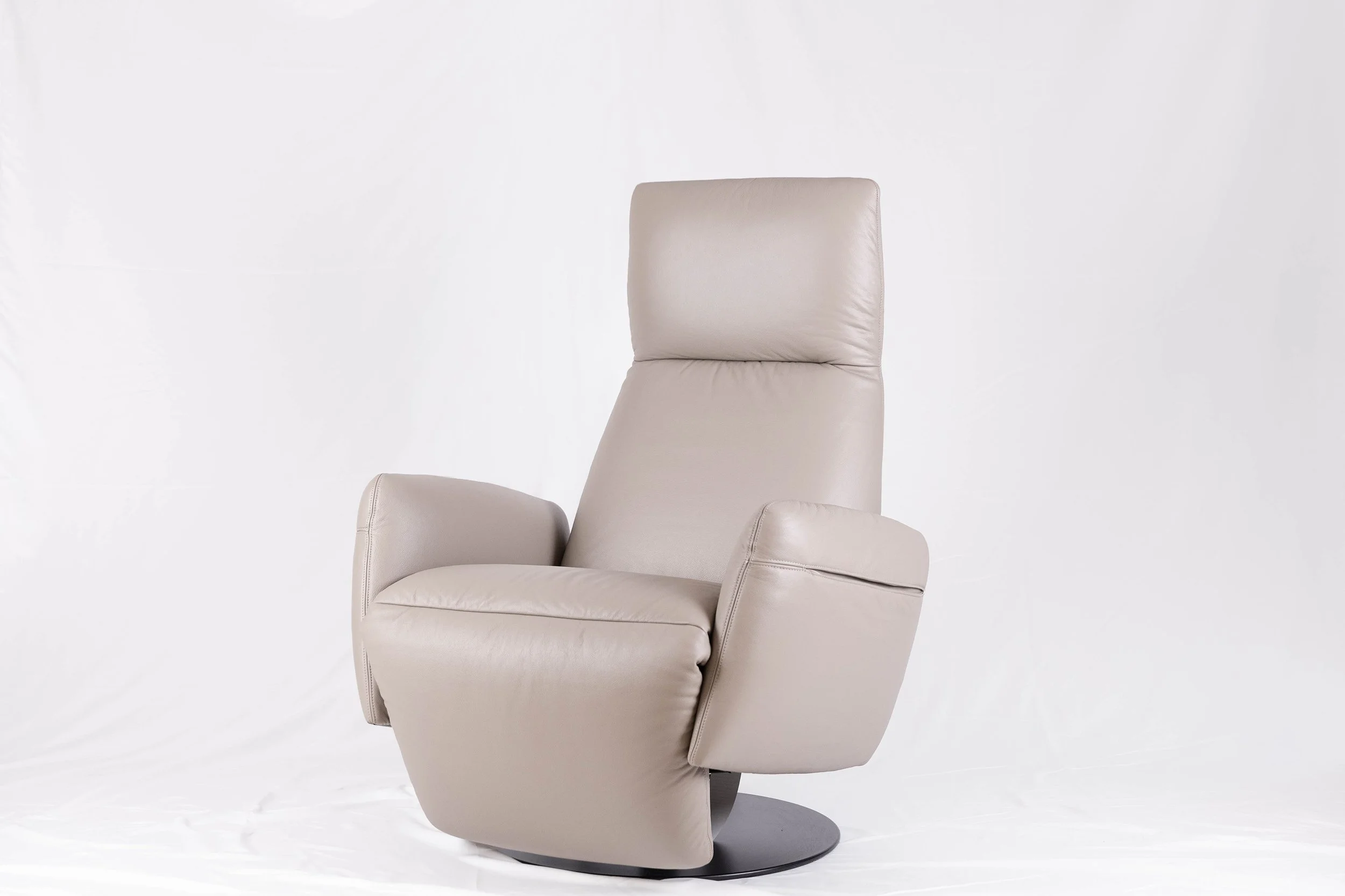 PILLOW ELECTRIC RECLINER BY POLTRONA FRAU