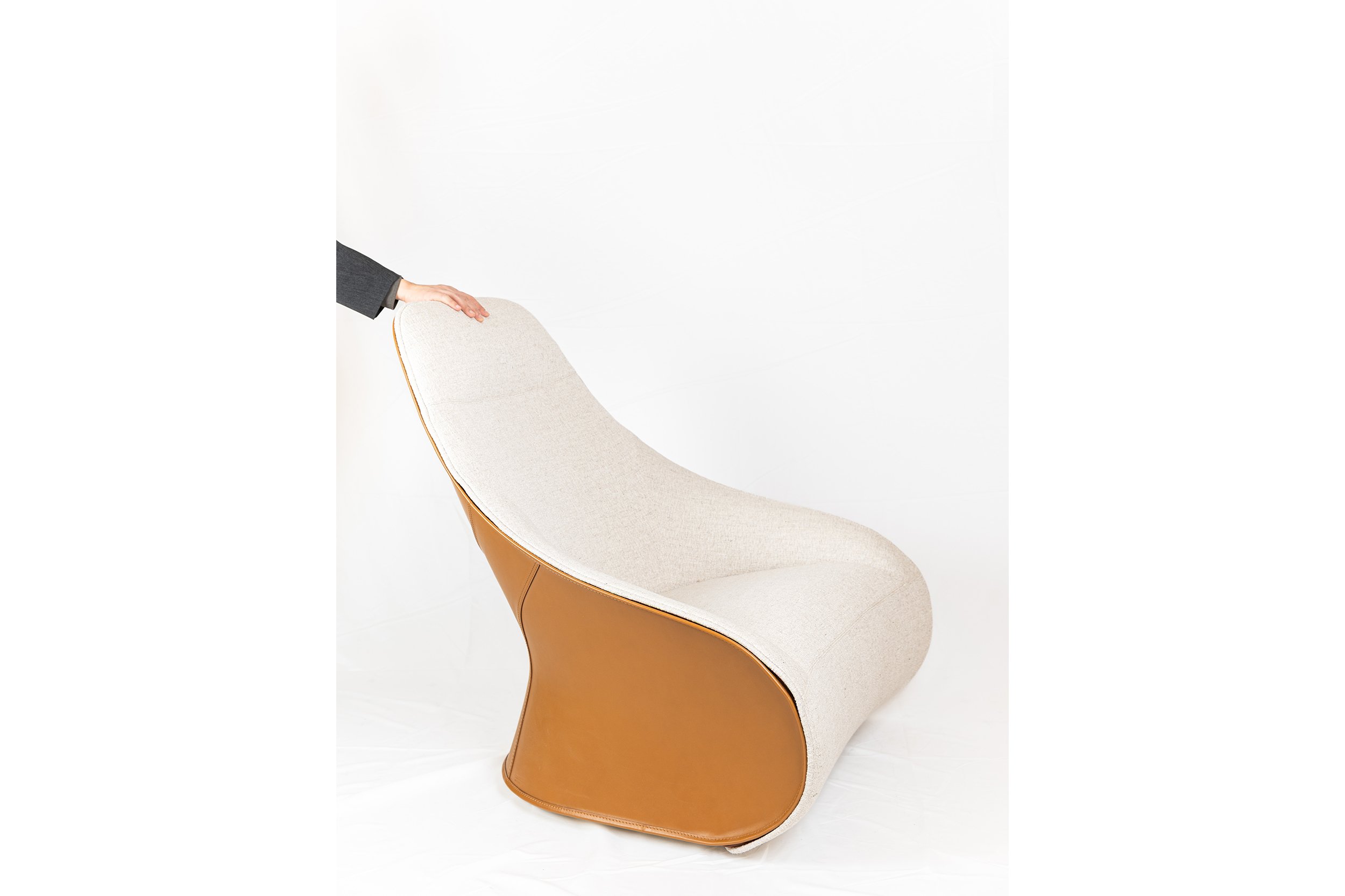 DERBY SWIVEL LOUNGE CHAIR BY ZANOTTA