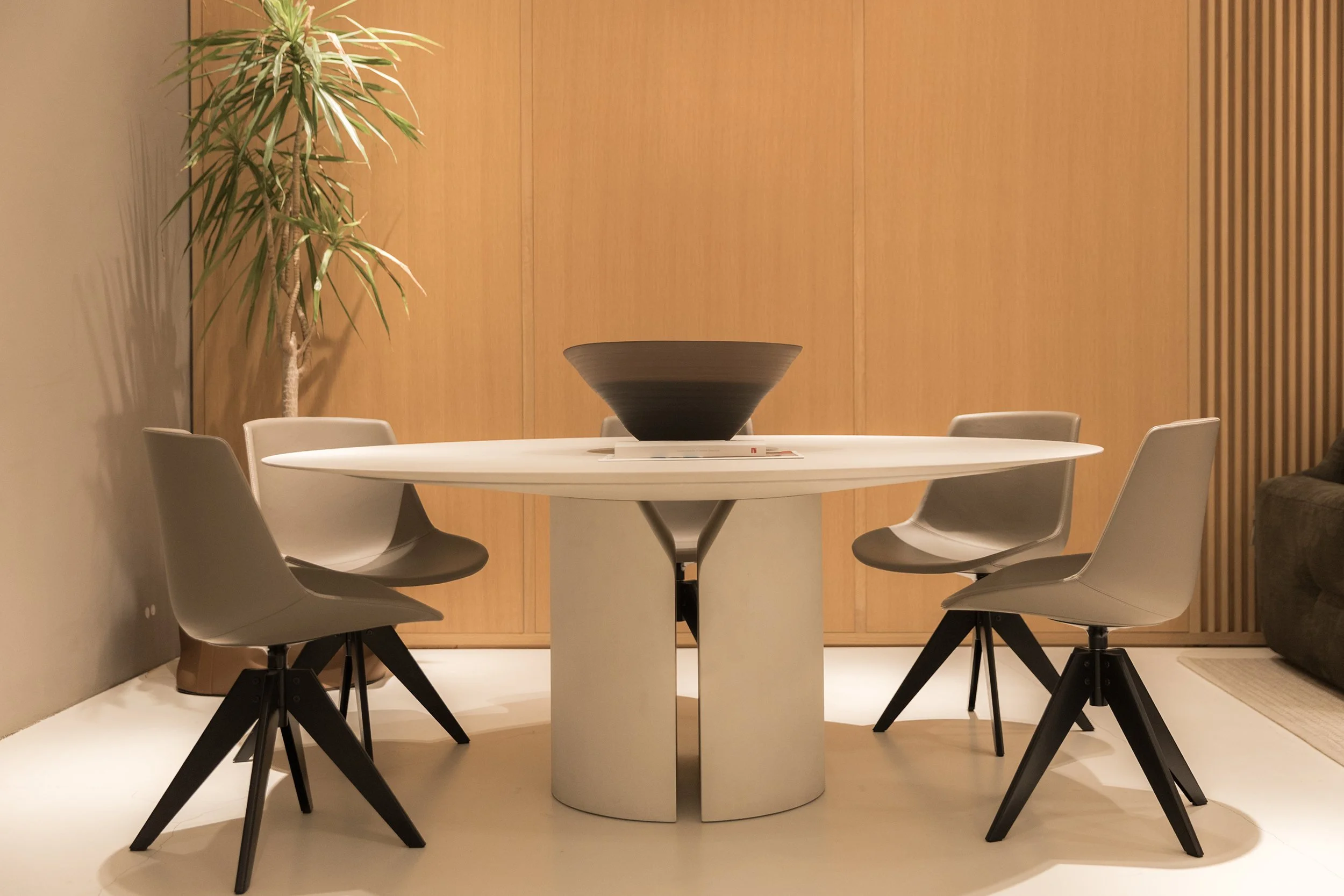 NVL ROUND DINING TABLE BY MDF ITALIA