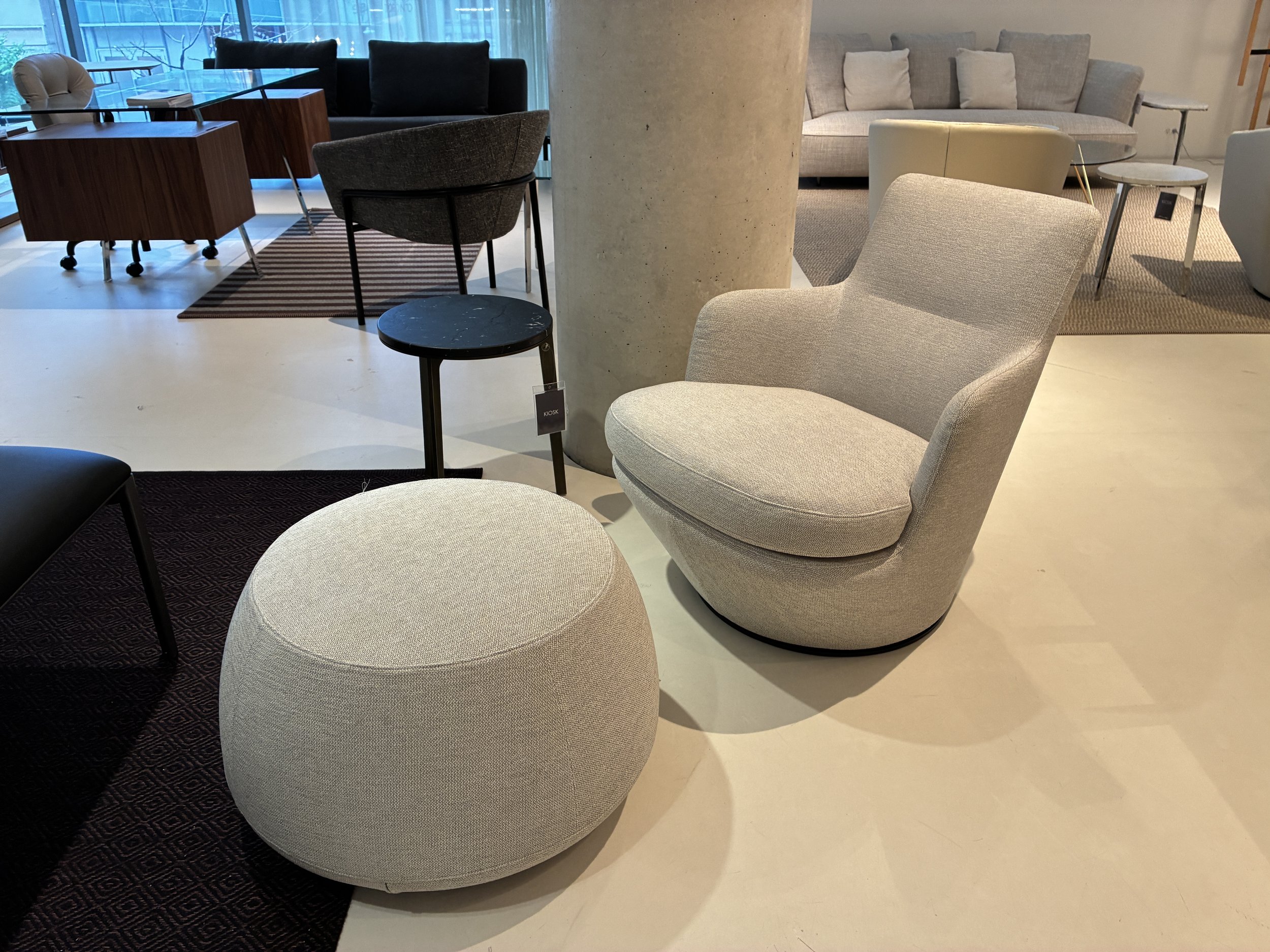 Bensen Lo Turn Lounge Chair + Ile Round Pouf
