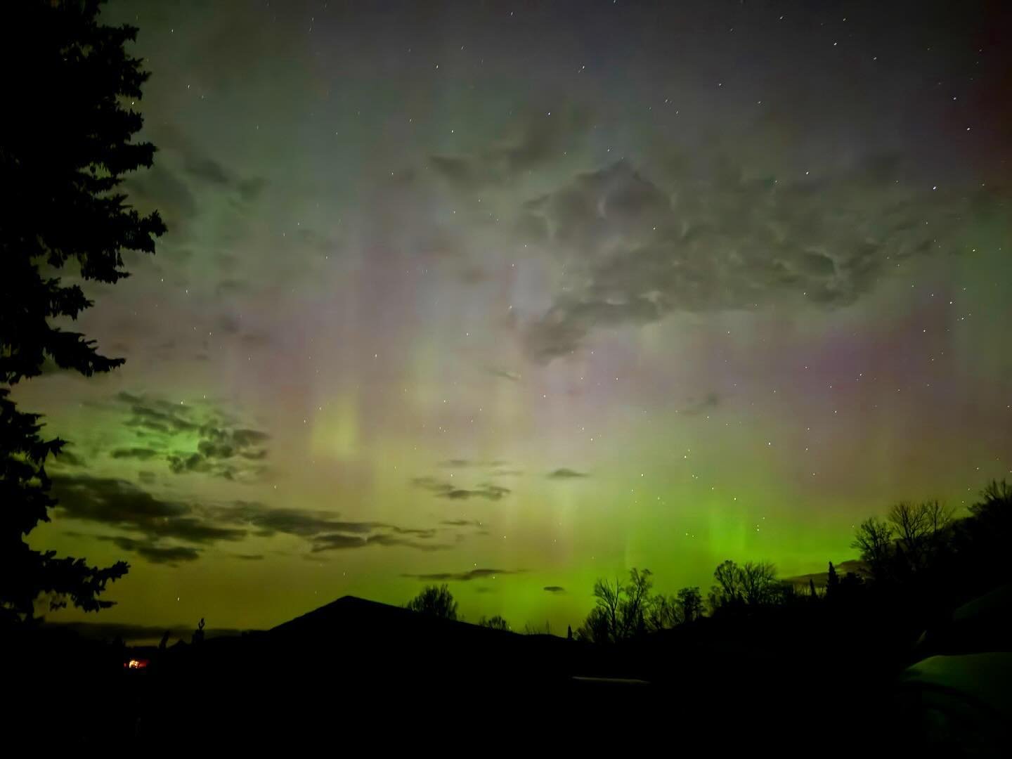 A little clearer!

#aurora
#auroraborealis 
#northernlights 
#vermontskies
#nightsky
#northernsky
#broadforkvt