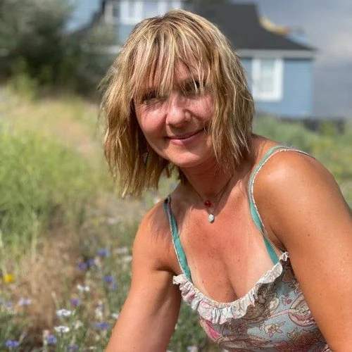 ⭐️ Meet our beloved, Ingrid Sanderman ⭐️
Born in Slovakia during the communist era, Ingrid moved to the U.S. as a child with her family. Her first introduction to yoga came at age seven, watching her brother's martial arts class practice sun salutat