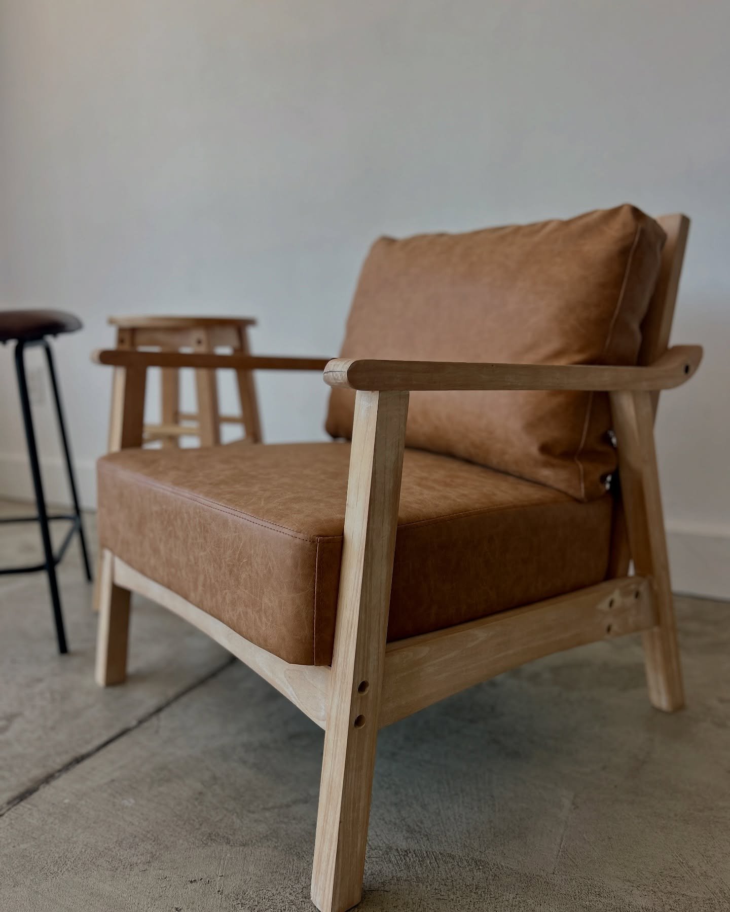 A little refresh to make the studio feel even more inviting! ✨ 

Our new chairs add warmth, style, and the perfect touch for your next session. Whether you&rsquo;re shooting branding, portraits, or lifestyle content, the space is ready for you. 

Boo