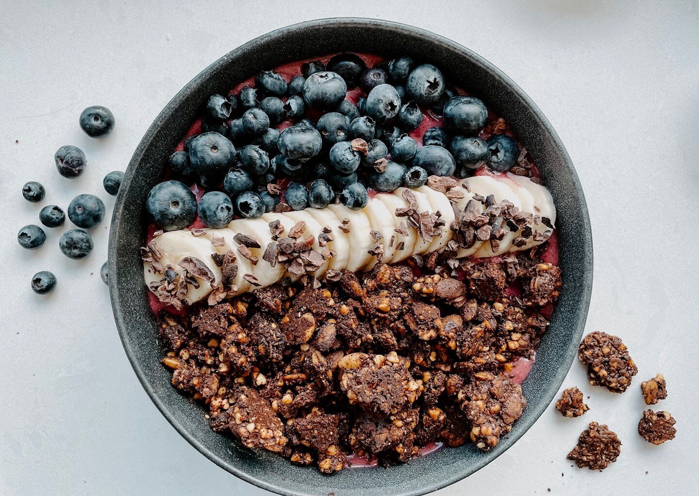Eyes on the prize 👀 Our PITAYA BOWL is blended with fresh pink dragonfruit, strawberries oranges and sunflower seed butter; topped with our homemade seed-packed chocolate cereal, blueberries, bananas, and cacao nibs! A healthy and refreshing way to 
