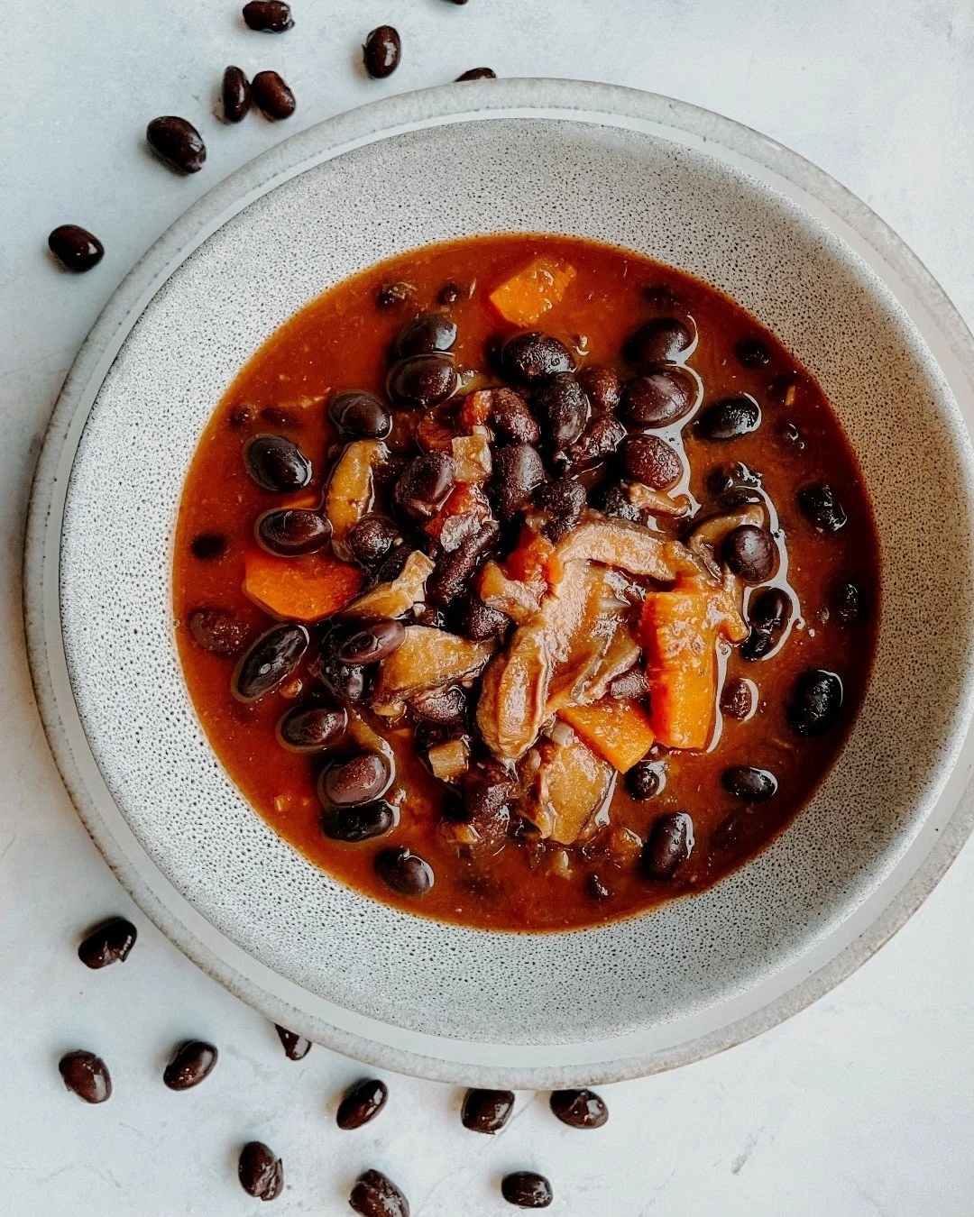 Comfort meets clean eating. ✨

Our Shitake Chia Bean Chili Soup blends black beans, mushrooms, chipotle, cacao, and fresh herbs for a rich, immune-supporting bowl that&rsquo;s gluten free, dairy free, and fully satisfying.

Cozy fuel for immune seaso