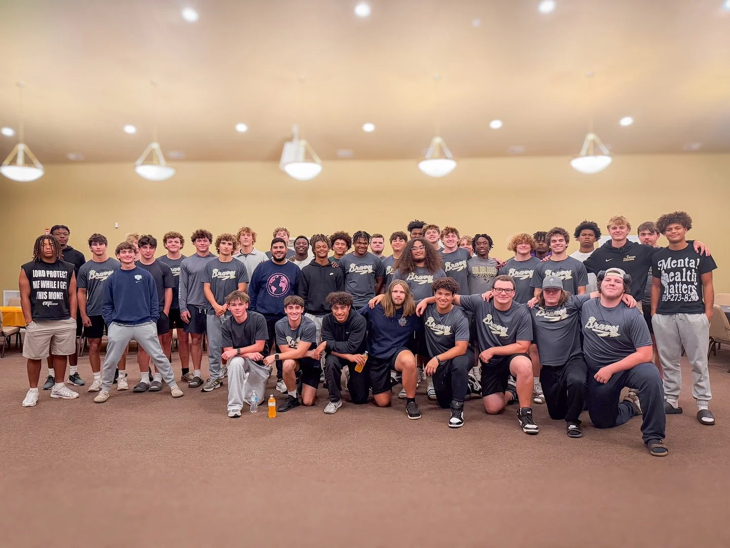 Today we had an awesome time hosting the @socasteefootball team for lunch and a short devo before their game. We’re praying for every player to compete with purpose and to remember Who they play for 🙏 Go Braves! 🏈
