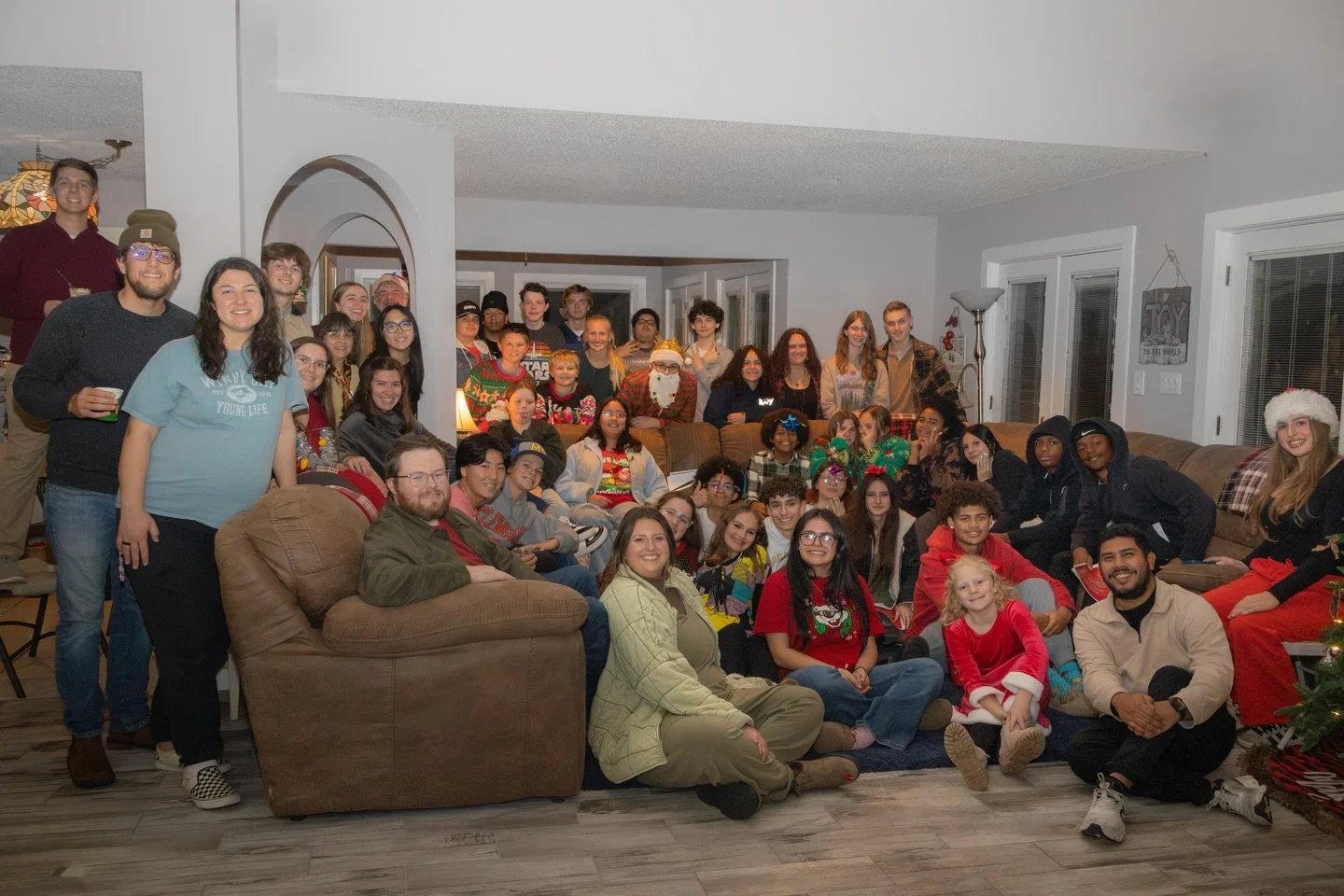 Merry Christmas from PSC YTH! 🤍 We love you all so much and are beyond thankful for each of you. We are praying this Christmas you are reminded of how deeply you are loved by Jesus ❤️ Have a blessed Christmas! 🎄🎁