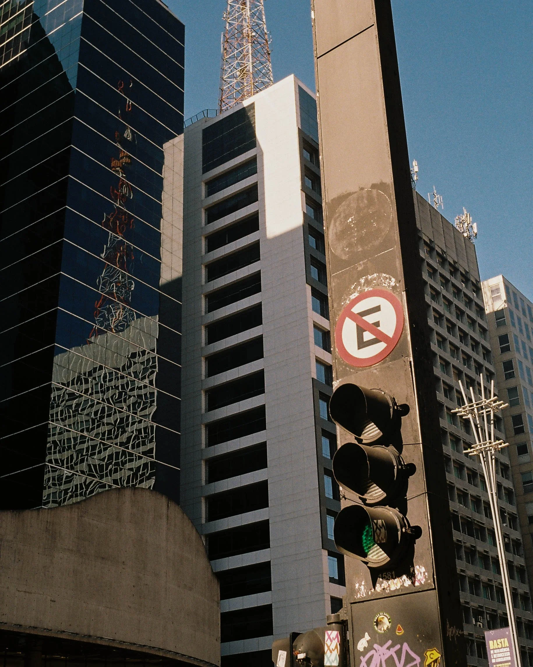 R1-00058-023A.jpg