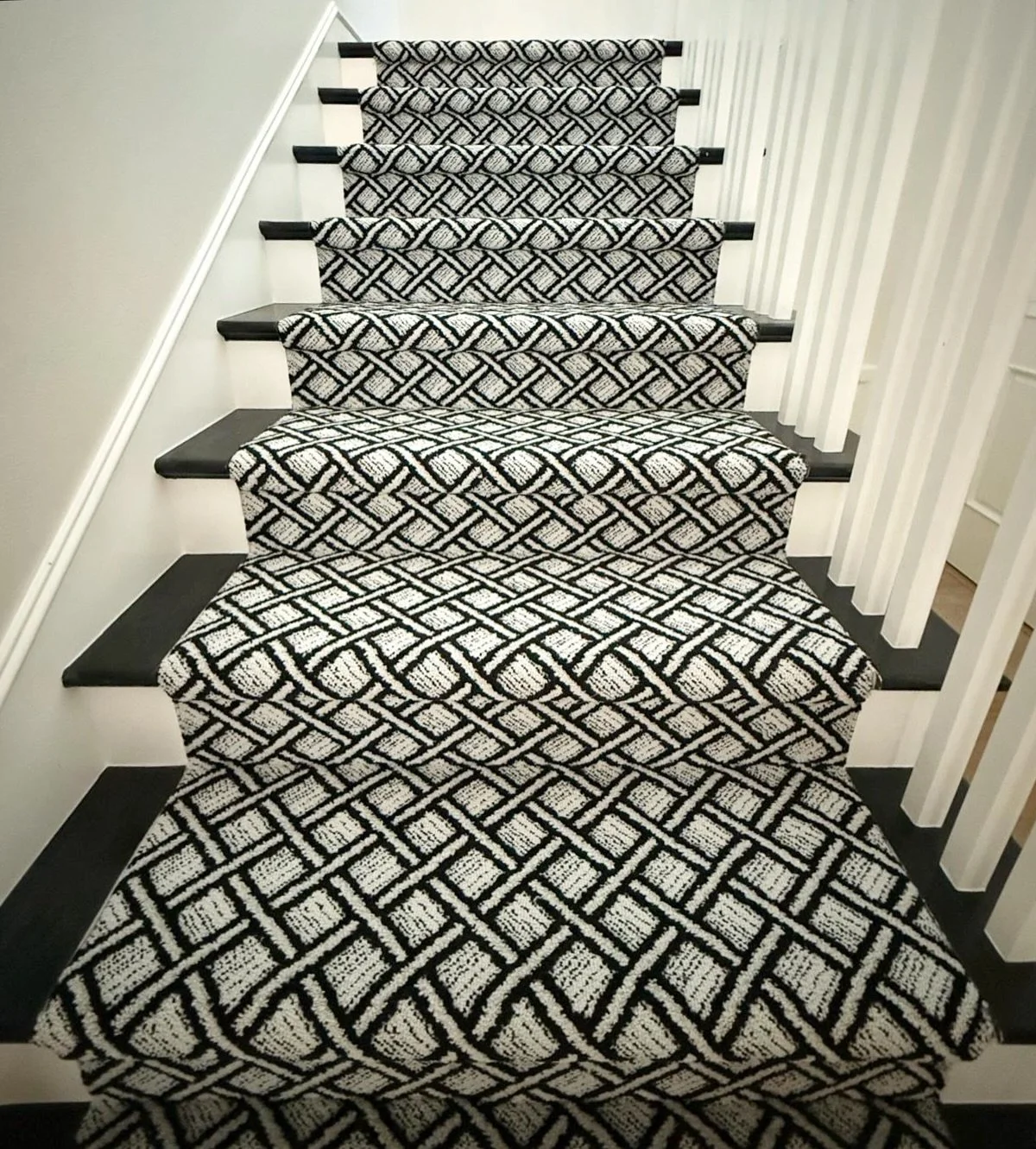 Who says your stairs have to match the rest of your flooring? A fun, patterned carpet can make them pop and elevate your whole space — it’s one of our favorite design tricks, and we often recommend it!
Sales/Installation: @refinedcarpets