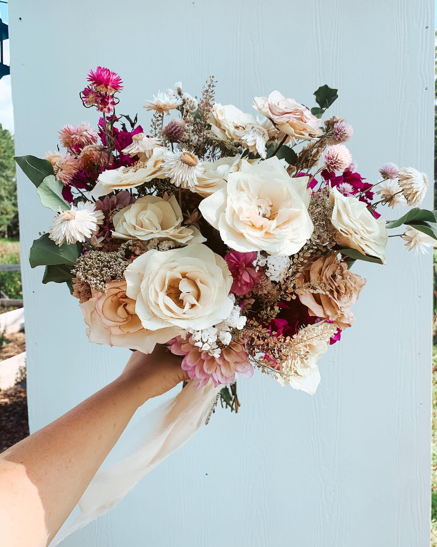 100% dried a la carte bridal bouquet along with matching boutonni&egrave;re &amp; baby headband florals for a FL Keys elopement 🌞 

Been a little quiet on here lately - its that time of year where the gardens &amp; I are resting (&amp; hiding from t