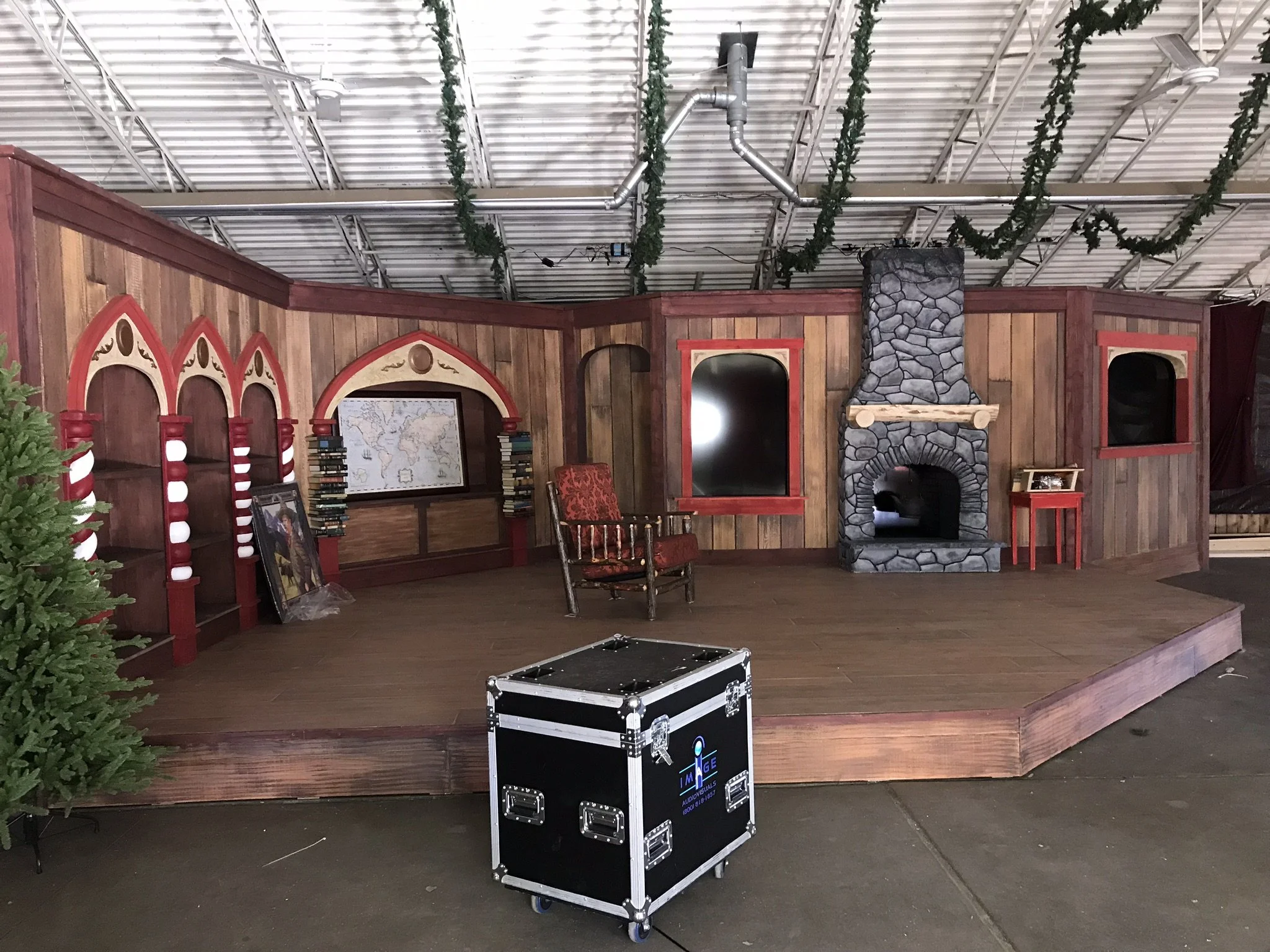 Santa and Mrs. Claus' Workshop load in (2018)
Denver Zoo
Scenic Charge Artist