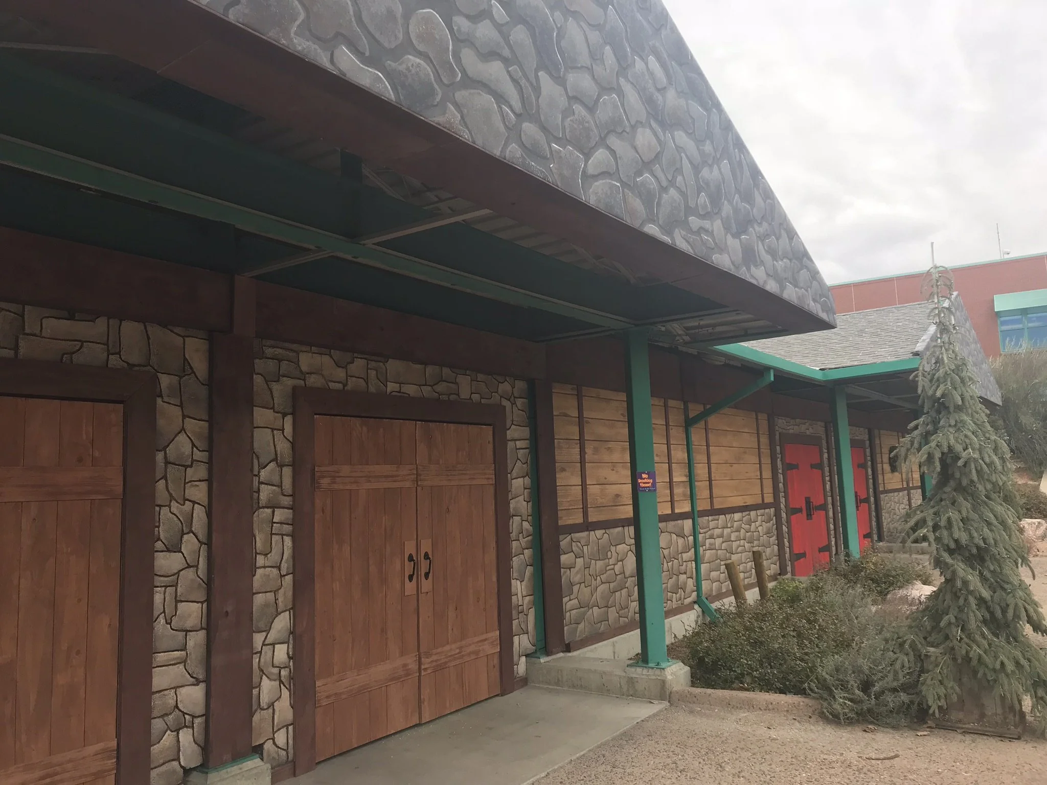 Santa and Mrs. Claus' Workshop (2018)
Denver Zoo
Scenic Charge Artist