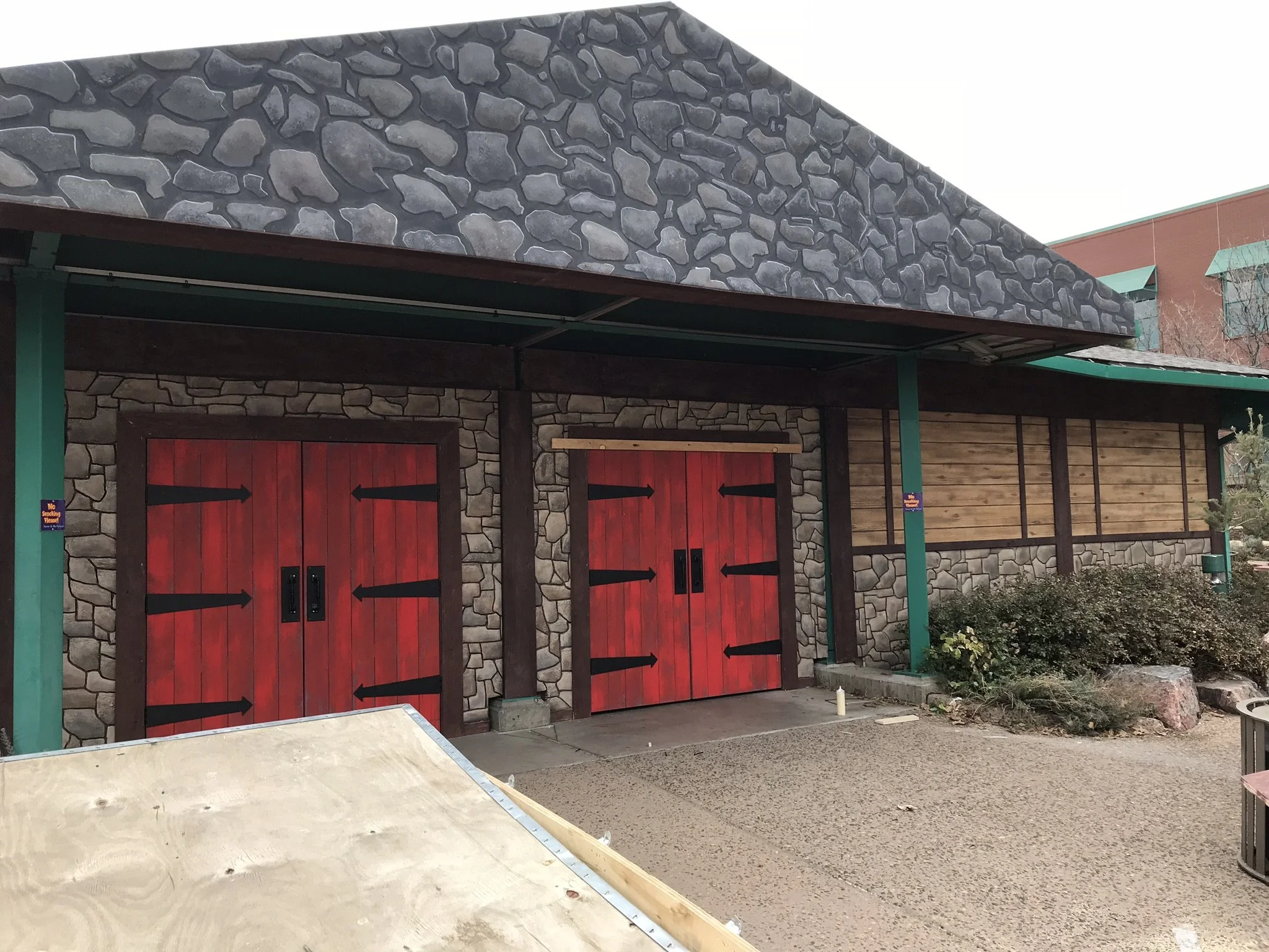 Santa and Mrs. Claus' Workshop (2018)
Denver Zoo
Scenic Charge Artist
