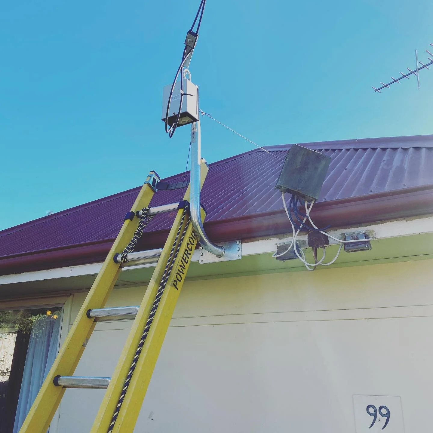 A new point of attachment we recently completed as part of a full re-wire for a rental in Yarrawonga.

Don&rsquo;t forget to hit our socials or head on over to our website 🧑&zwj;💻

📲 0473 240 066

📧 info@ampedandchargedelectrical.com.au
🧑&zwj;💻