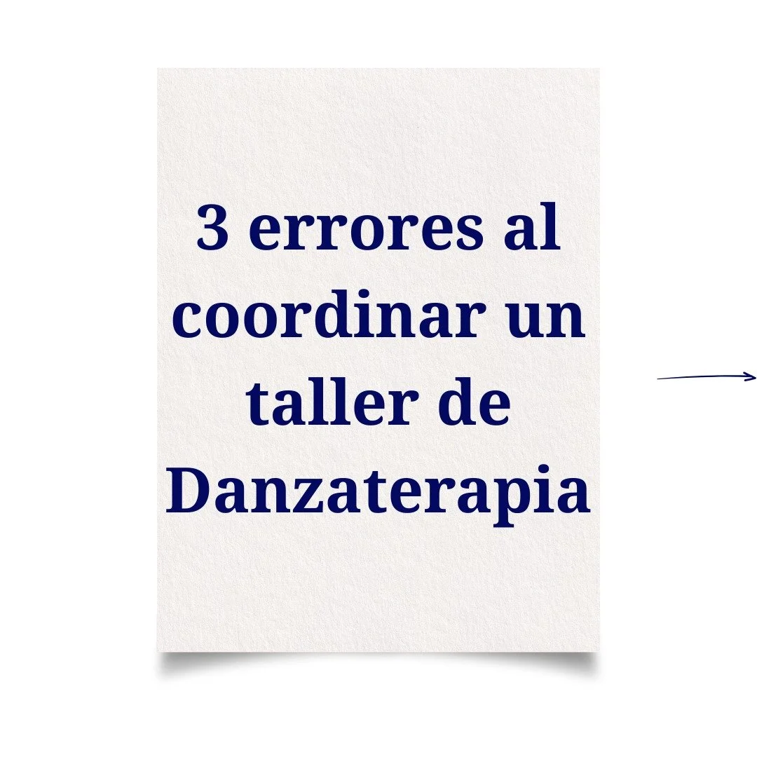 Coordinar un taller de danzaterapia no es solo saber moverse.
Es saber dise&ntilde;ar, sostener y acompa&ntilde;ar un proceso grupal.
Estos son 3 errores muy comunes cuando empezamos a facilitar talleres
y que impactan directamente en la experiencia 