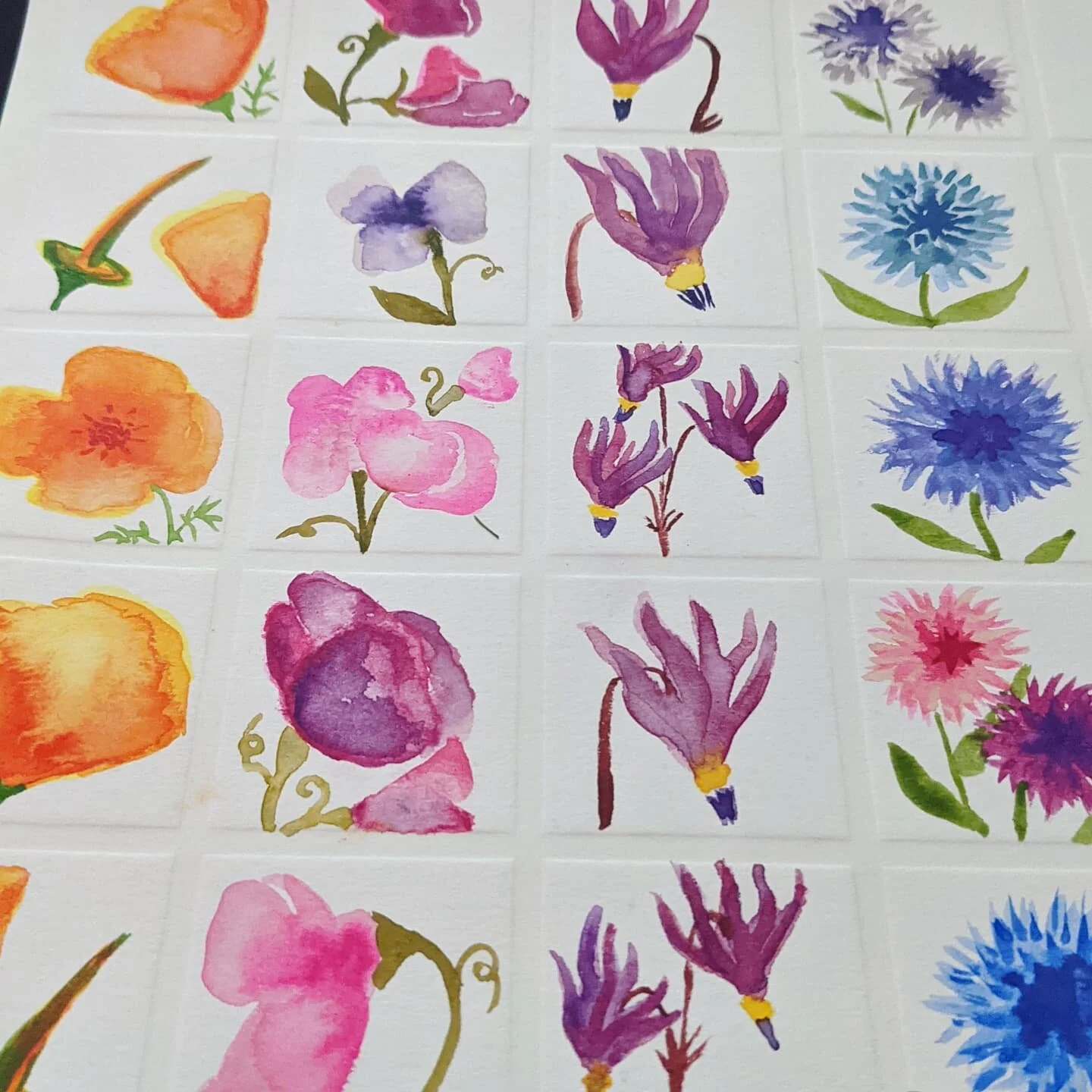 Getting inspired for my next commission! Practicing the flowers that will star in the bouq. Using @caseformaking grid paper is fun :)
